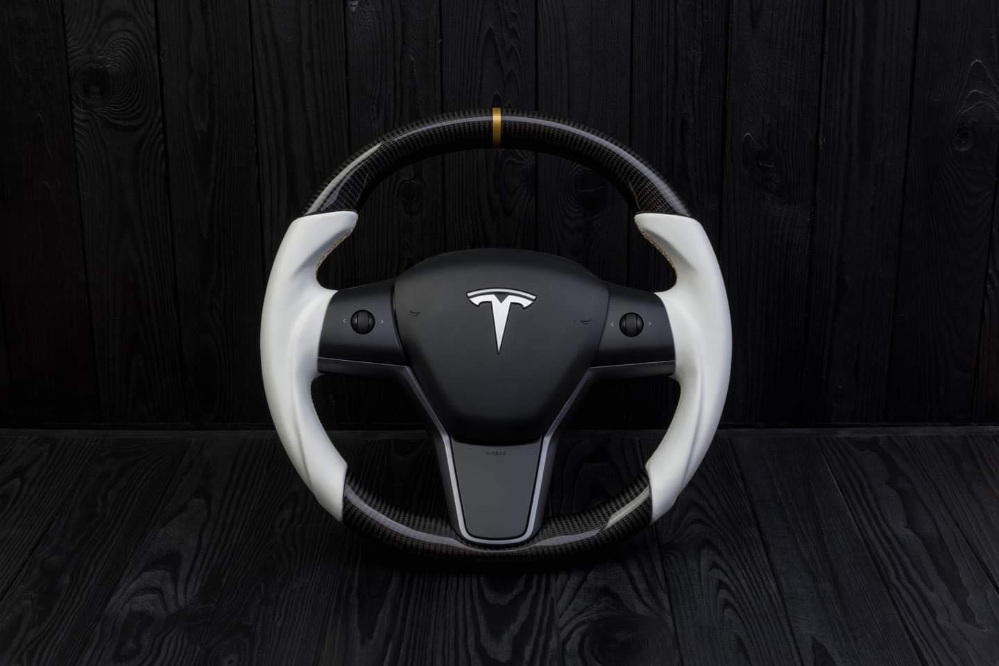 Steering wheel Tesla Model 3/Y Carbon fiber/Napa/Gold stripe