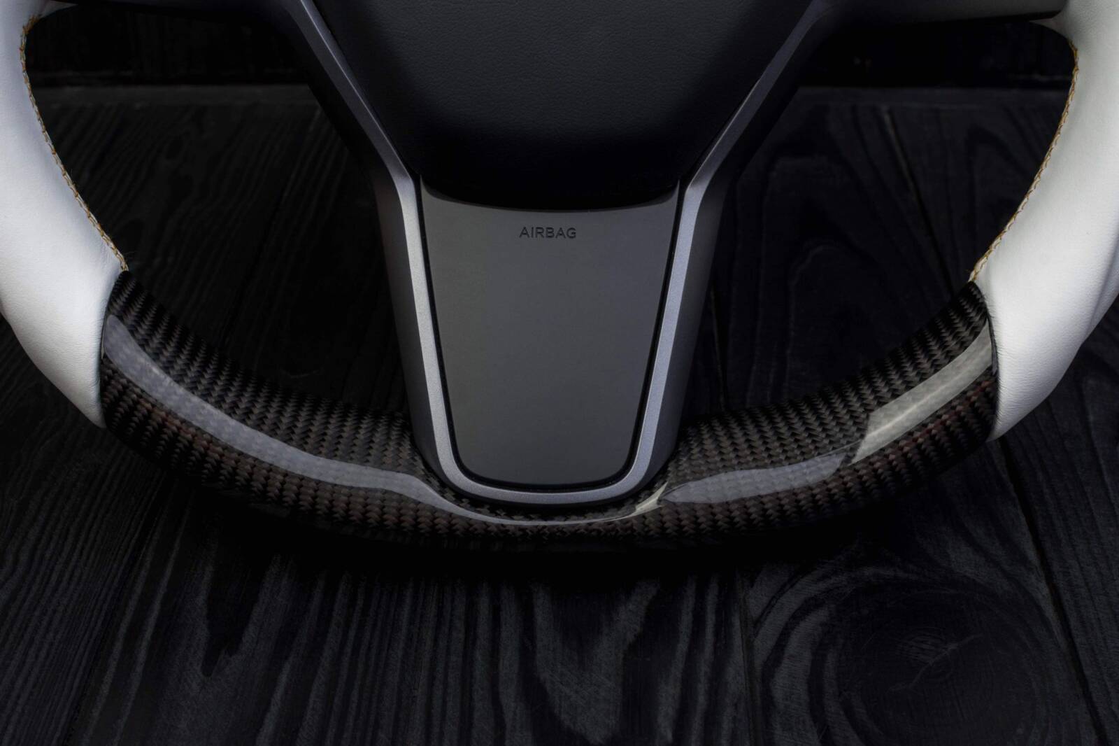 Steering wheel Tesla Model 3/Y Carbon fiber/Napa/Gold stripe - Image 9