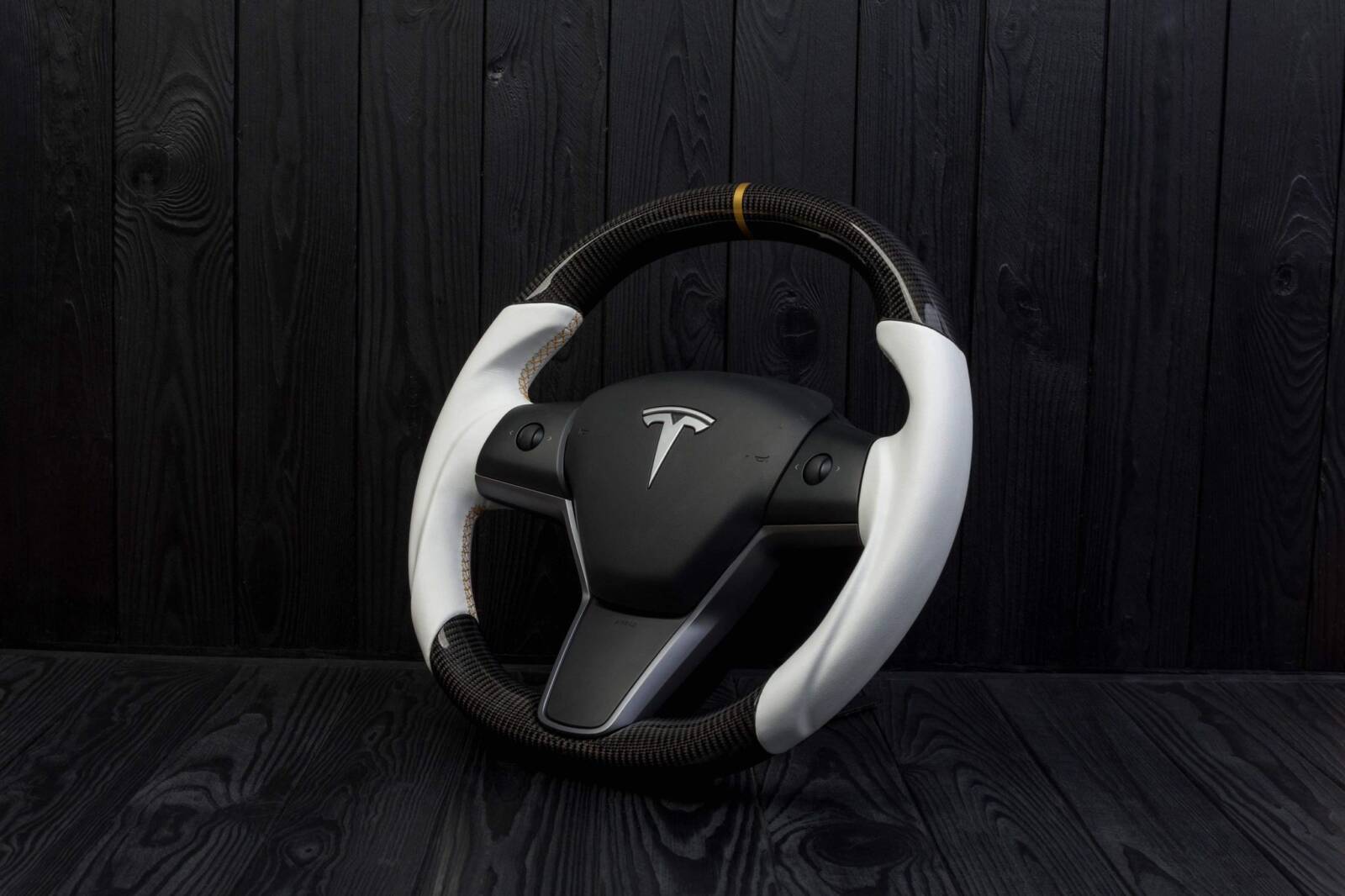 Steering wheel Tesla Model 3/Y Carbon fiber/Napa/Gold stripe - Image 3