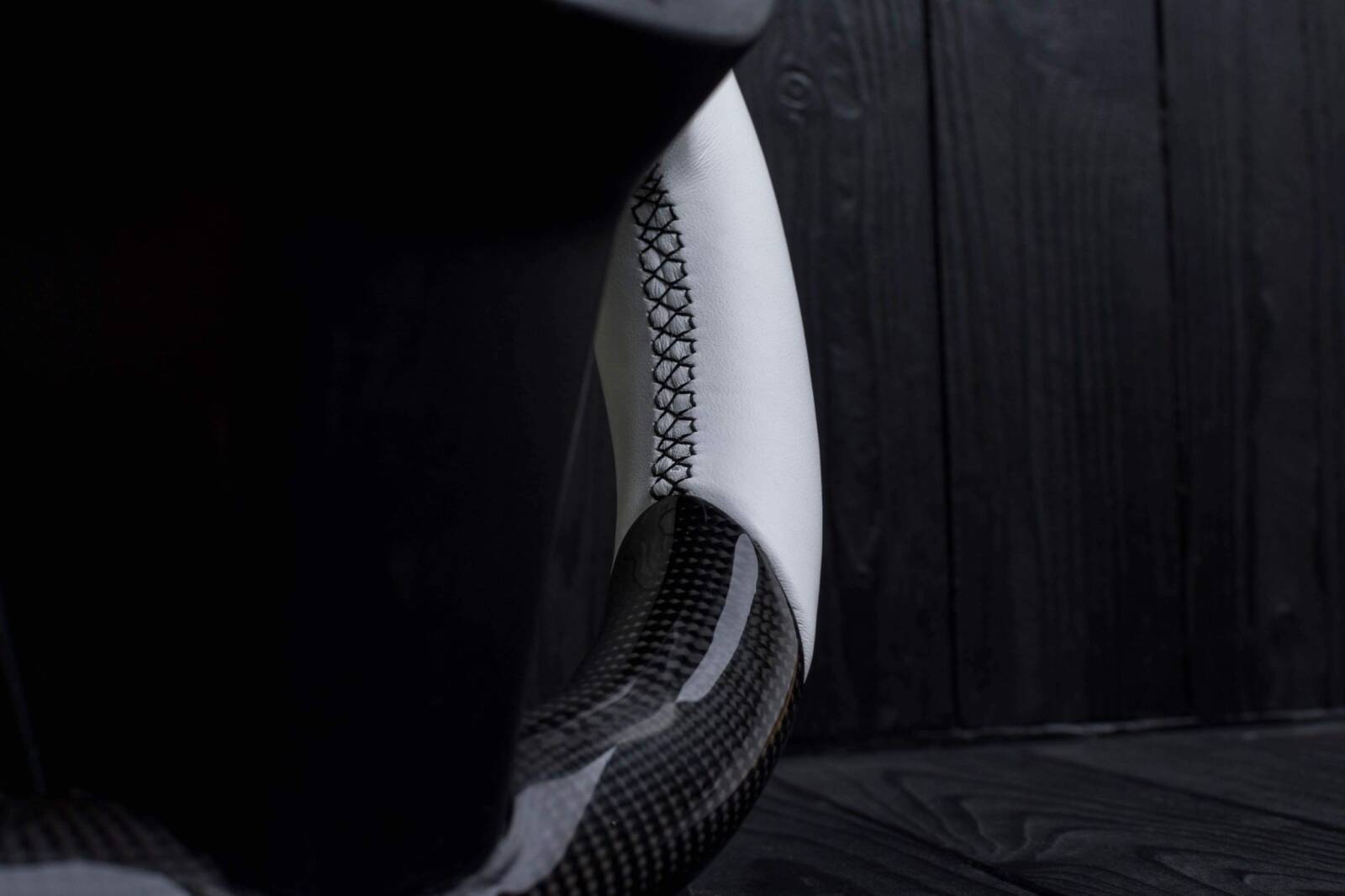Steering wheel Tesla Model 3/Y Carbon fiber/Napa/White stripe - Image 6