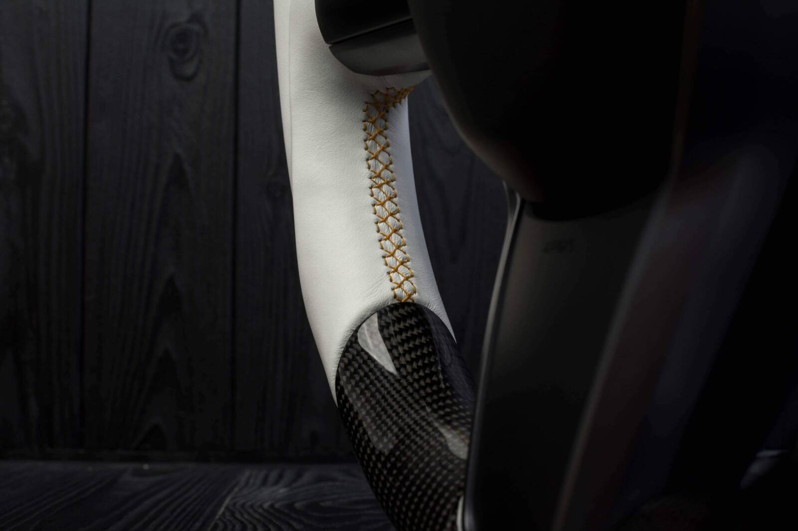 Steering wheel Tesla Model 3/Y Carbon fiber/Napa/Gold stripe - Image 6