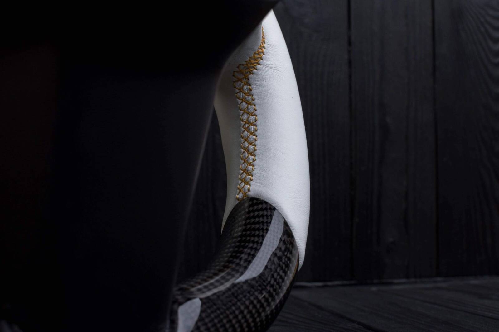 Steering wheel Tesla Model 3/Y Carbon fiber/Napa/Gold stripe - Image 5