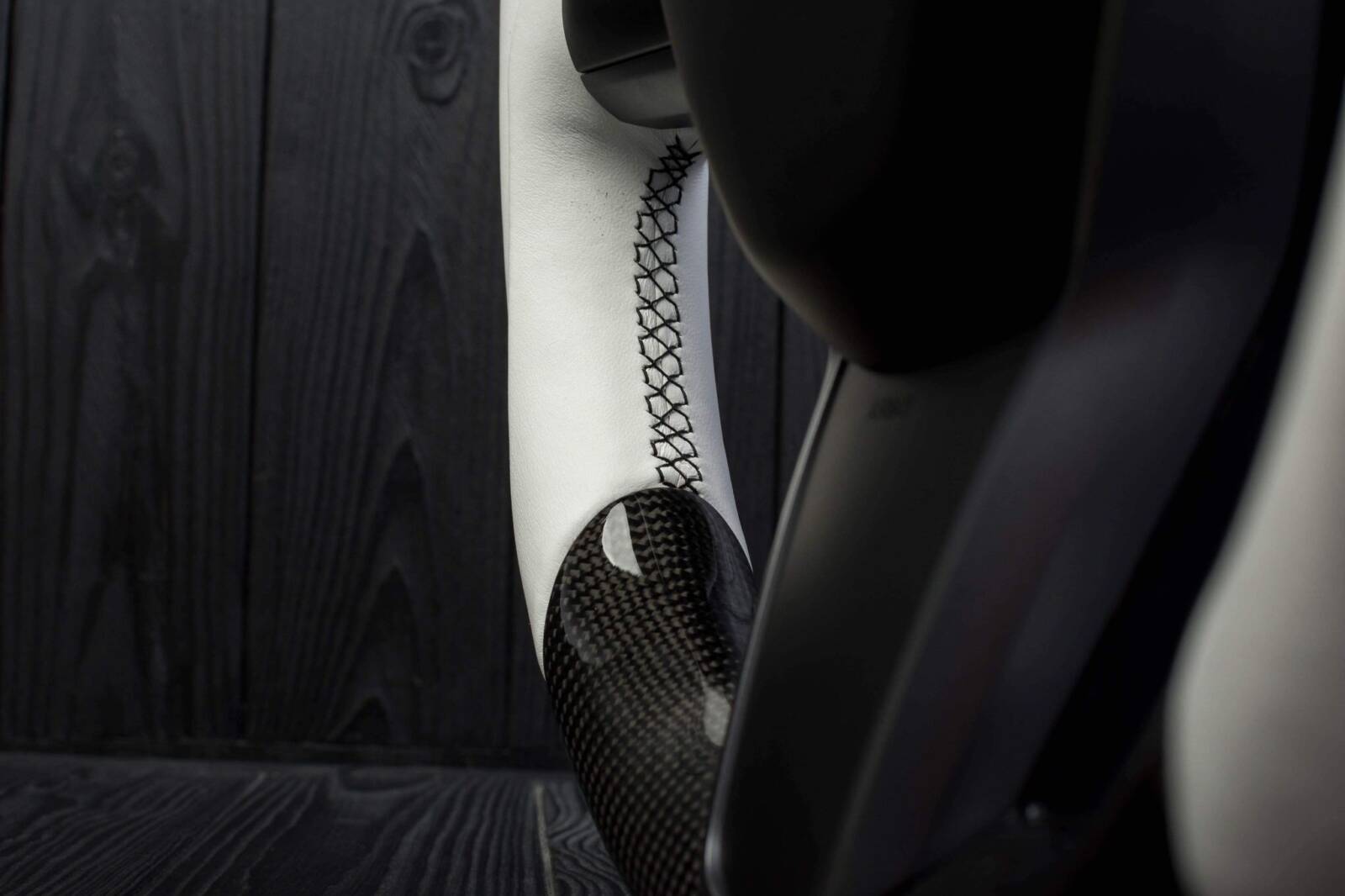 Steering wheel Tesla Model 3/Y Carbon fiber/Napa/White stripe - Image 4