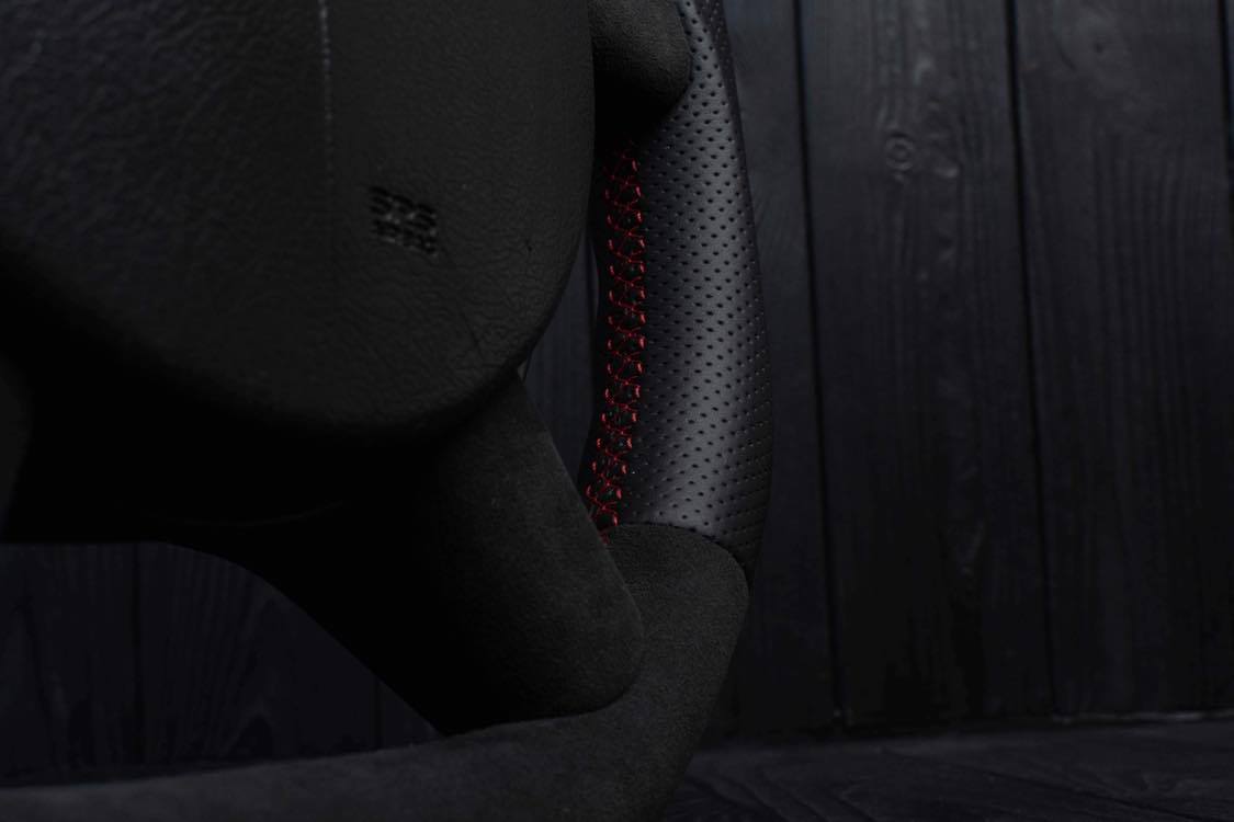 Steering wheel Pontiac GTO Perforated leather/Alcantara/Red stripe - Image 8