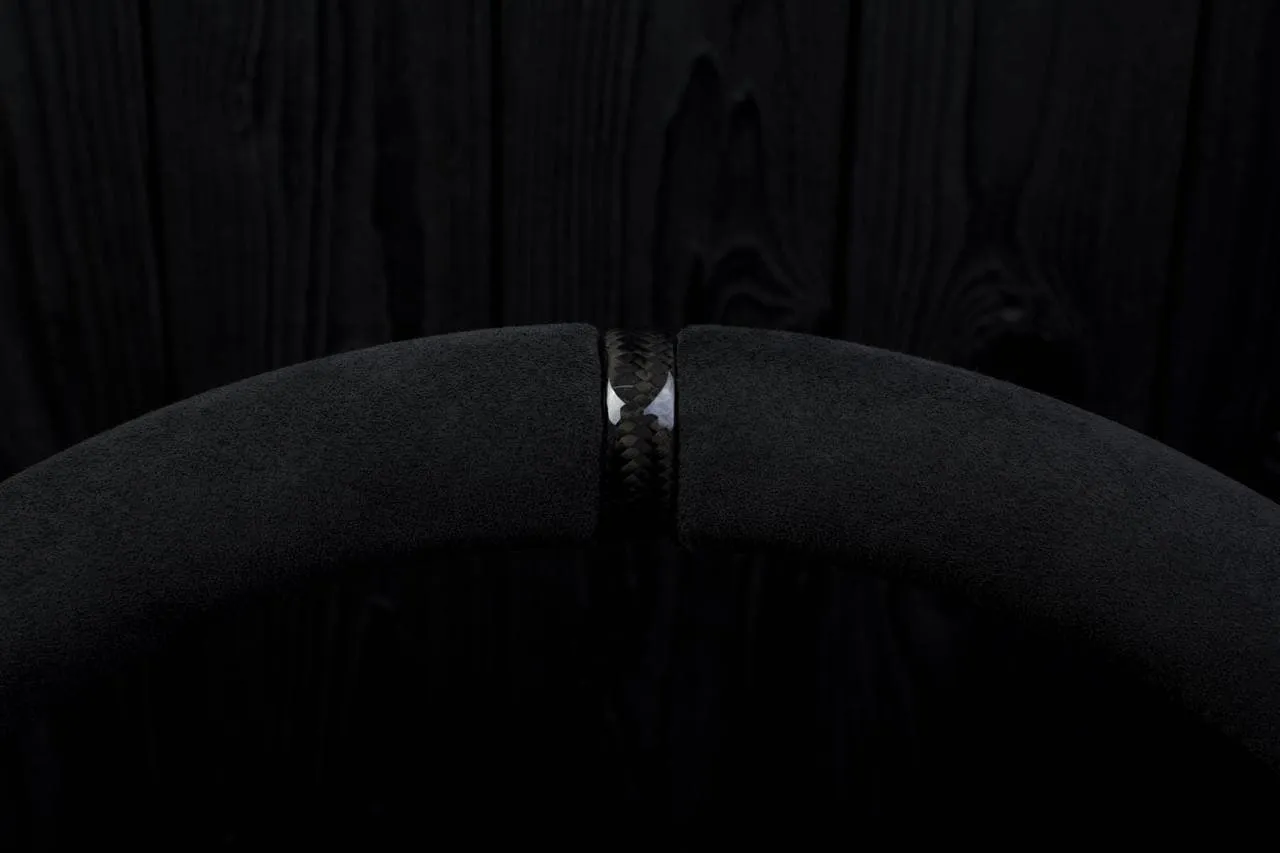 Steering wheel 2006-2011 Corvette C6 Napa/Alcantara/Carbon stripe - Image 6