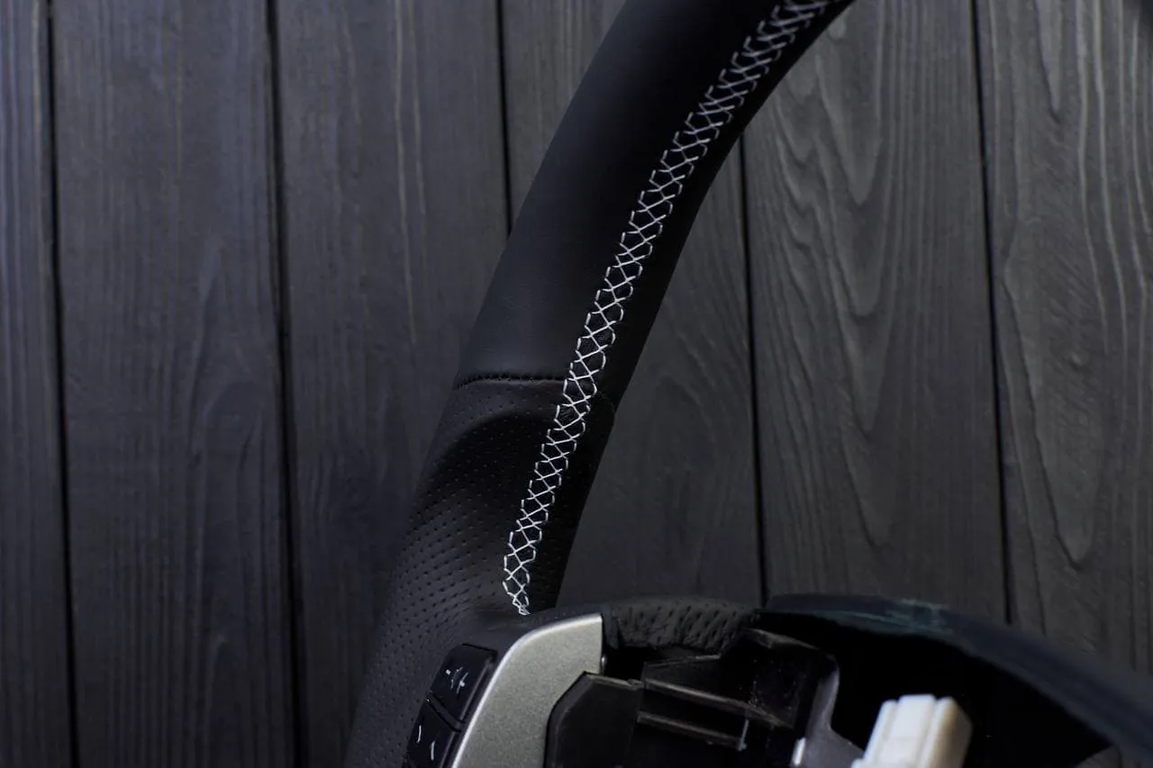 Steering wheel 2010+ Toyota 4Runner/Tacoma/Tundra/Sequoia Napa/Perforated leather/White stripe - Image 6