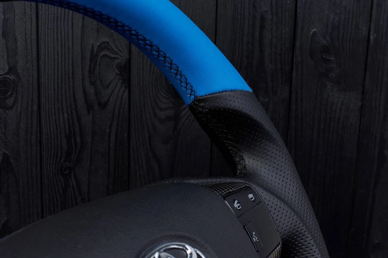 Steering wheel 2010+ Toyota 4Runner/Tacoma/Tundra/Sequoia (No carbon trims) Napa/Perforated leather/Black stripe - Image 7