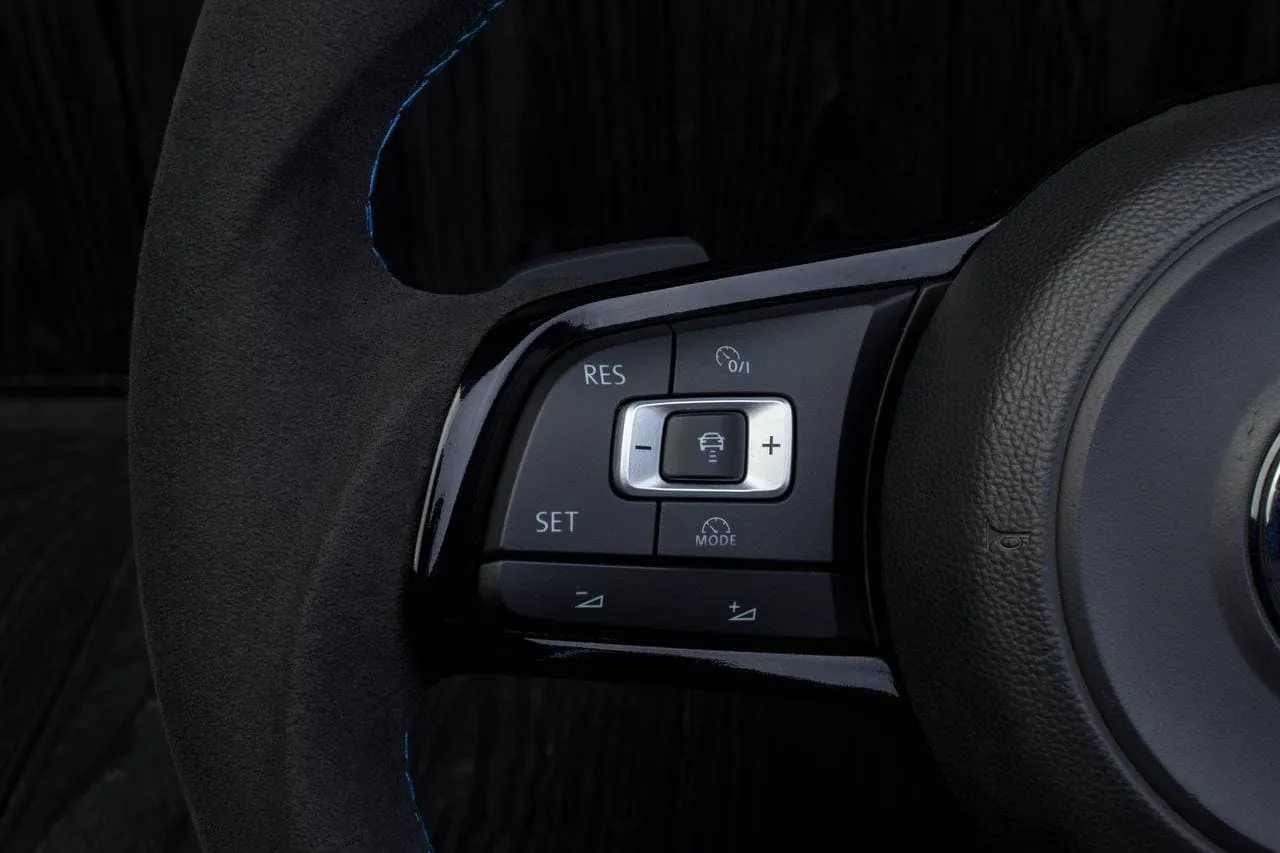 Custom Steering wheel Volkswagen 2015-2019 MK7 GTI Alcanatara/Carbon fiber/Led screen - Image 10