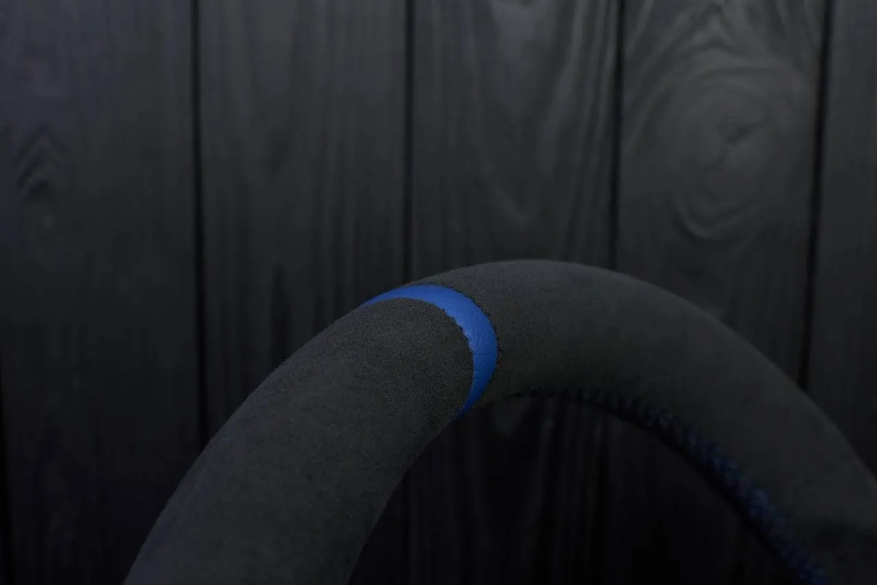 Steering wheel Mustang 2015+ Alcantara/Dark blue details (Less buttons) - Image 6