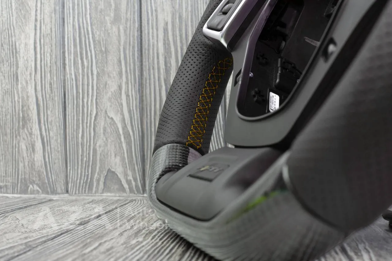 Steering wheel Chevrolet Camaro 2016+ Custom paddle shifters Carbon fiber/Perforated leather/Yellow stripe - Image 8