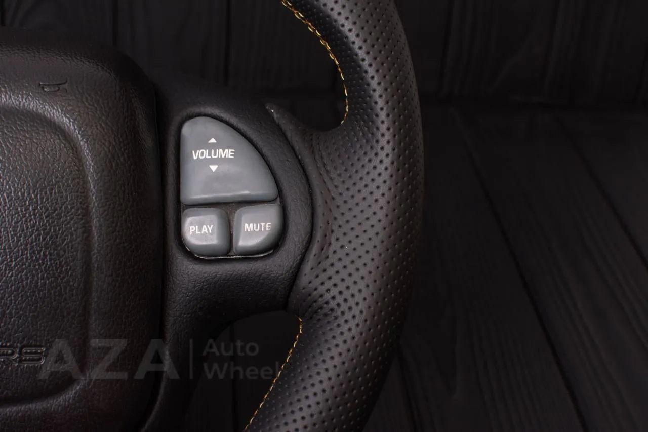 Steering wheel Chevrolet Camaro 2000-2002 (with or without logo) Carbon fiber/Perforated leather/Gold stripe - Image 10