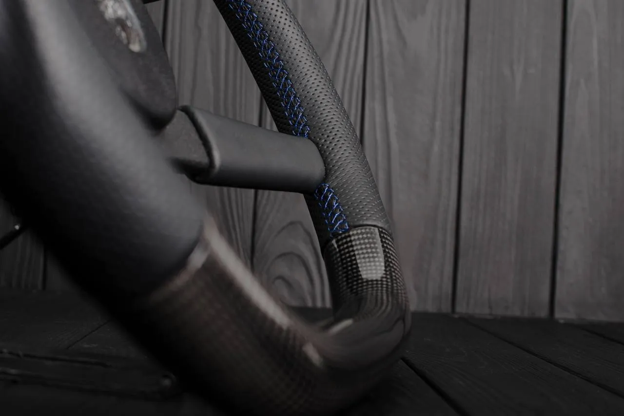 Steering wheel Chevrolet Camaro Iroc Z28 Berlinetta 1982-89 Custom flat bottom Carbon fiber/Perforated leather/Blue stripe - Image 10