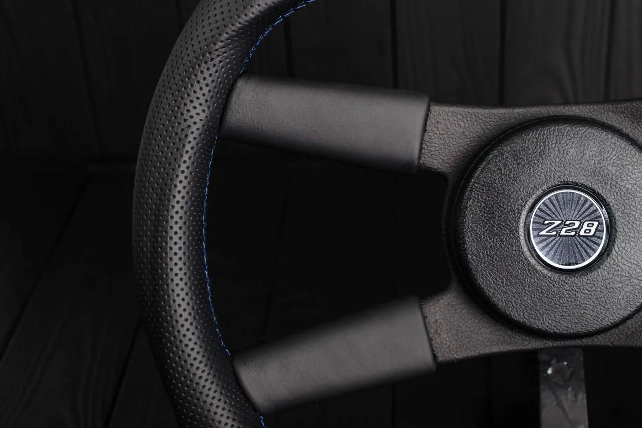 Steering wheel Chevrolet Camaro Iroc Z28 Berlinetta 1982-89 Custom flat bottom Carbon fiber/Perforated leather/Blue stripe - Image 13