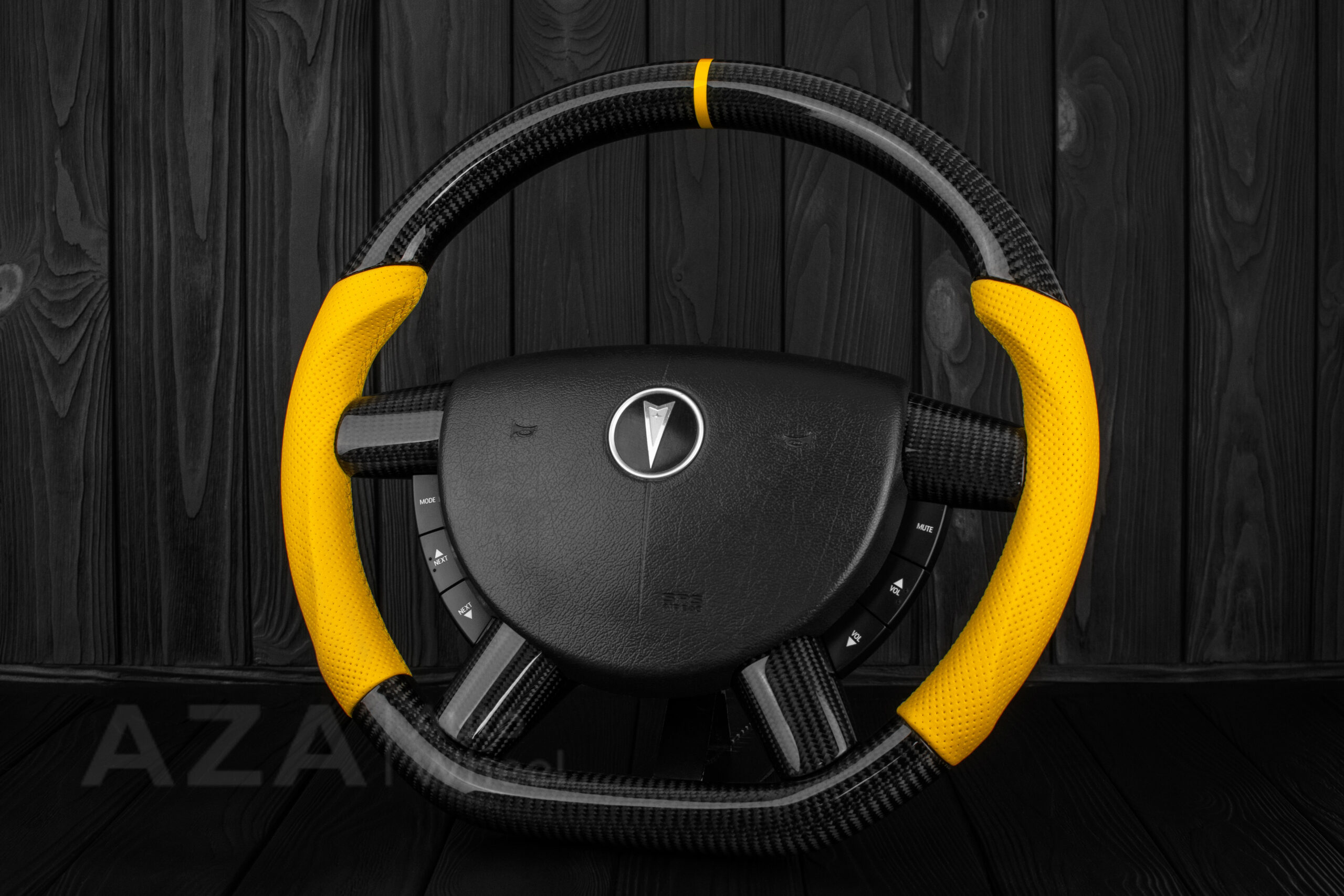 Steering wheel Pontiac GTO (2004 -2006) Carbon fiber/Perforated leather/Yellow stripe - Image 5