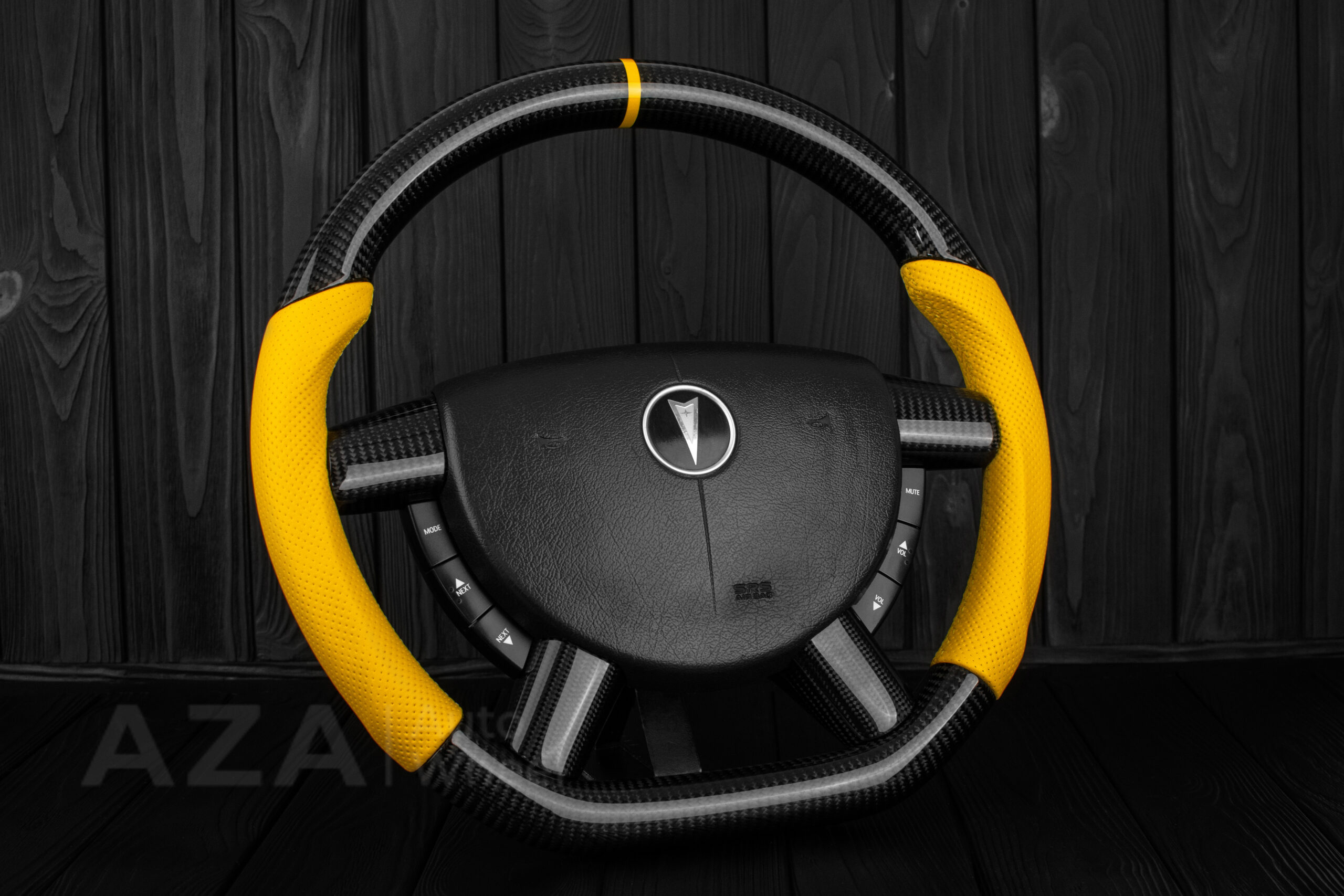 Steering wheel Pontiac GTO (2004 -2006) Carbon fiber/Perforated leather/Yellow stripe - Image 7