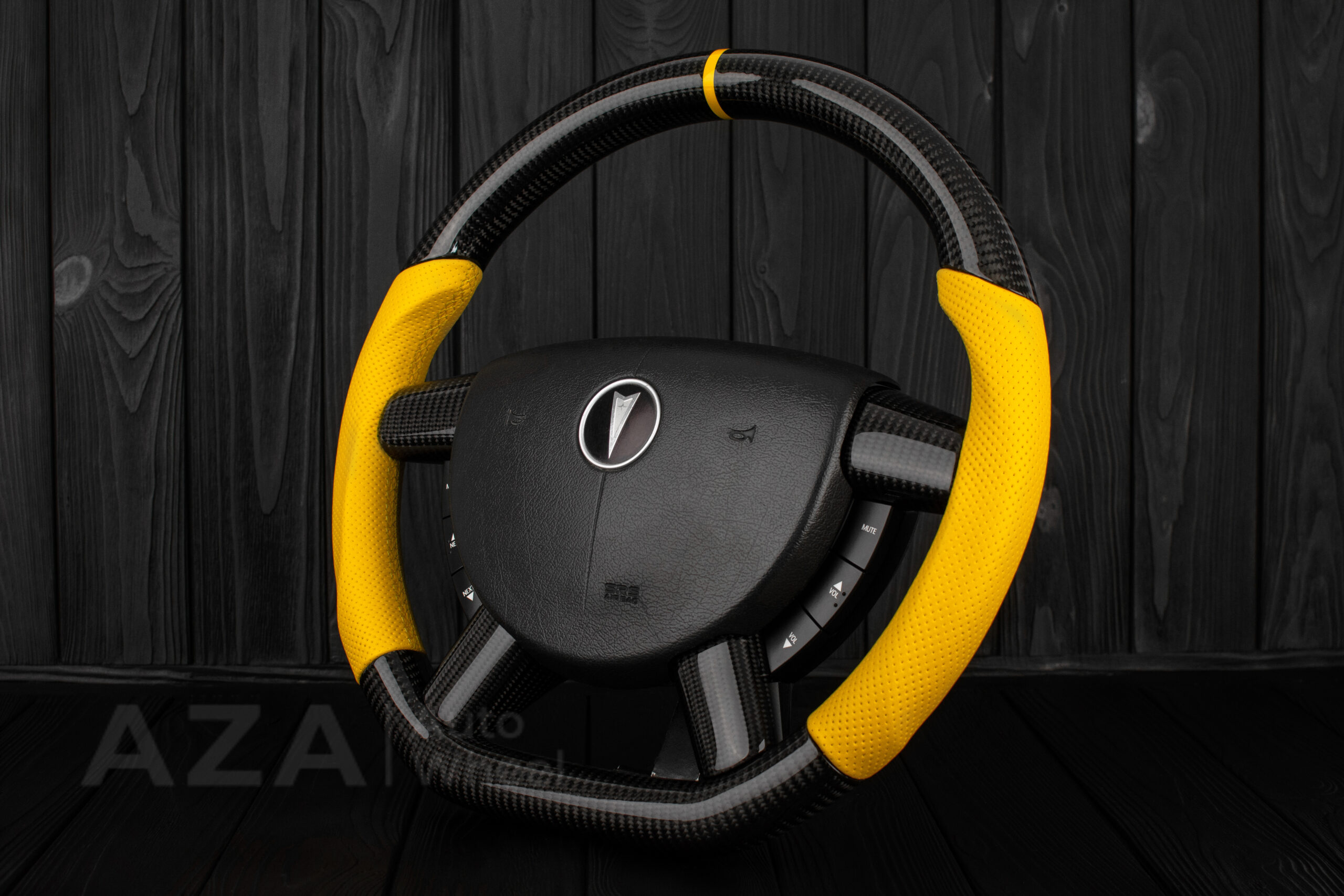 Steering wheel Pontiac GTO (2004 -2006) Carbon fiber/Perforated leather/Yellow stripe - Image 4
