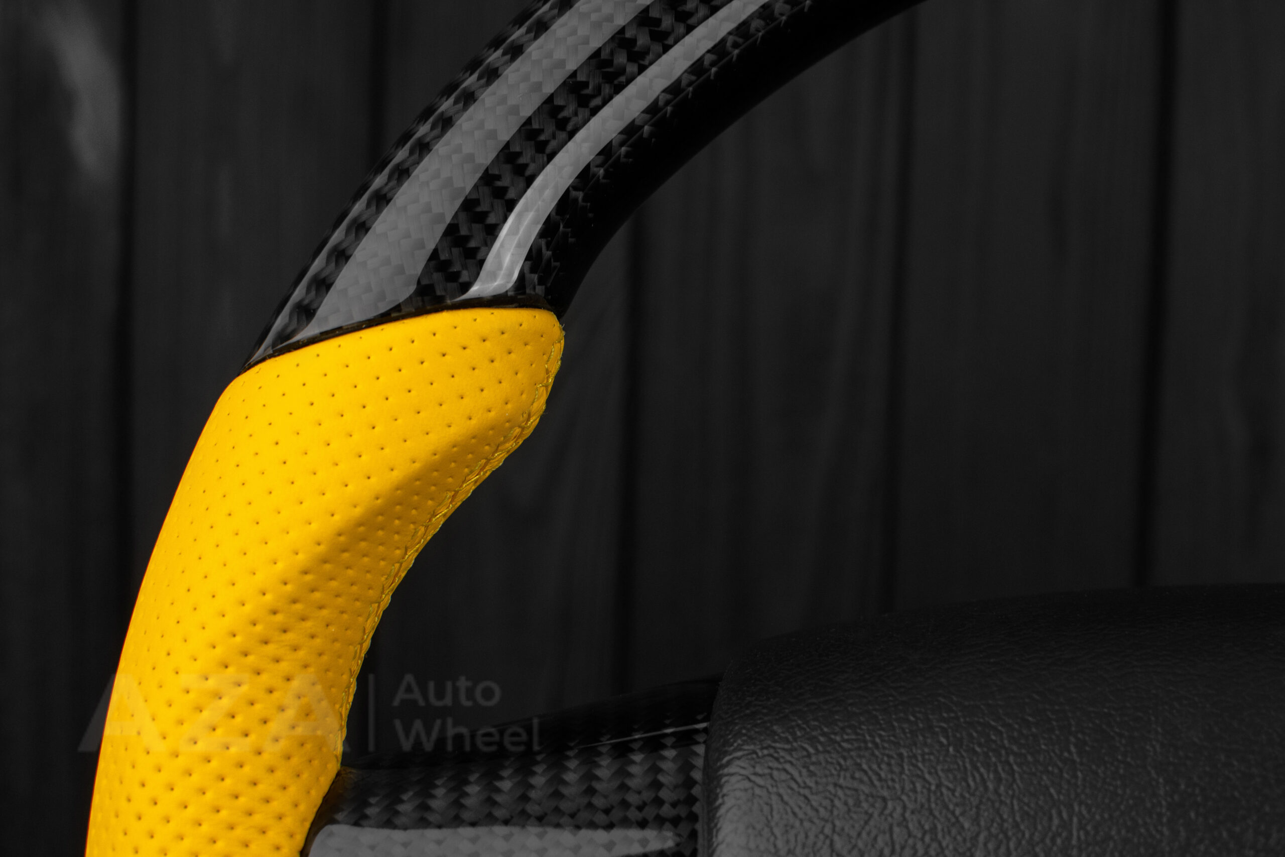 Steering wheel Pontiac GTO (2004 -2006) Carbon fiber/Perforated leather/Yellow stripe - Image 16