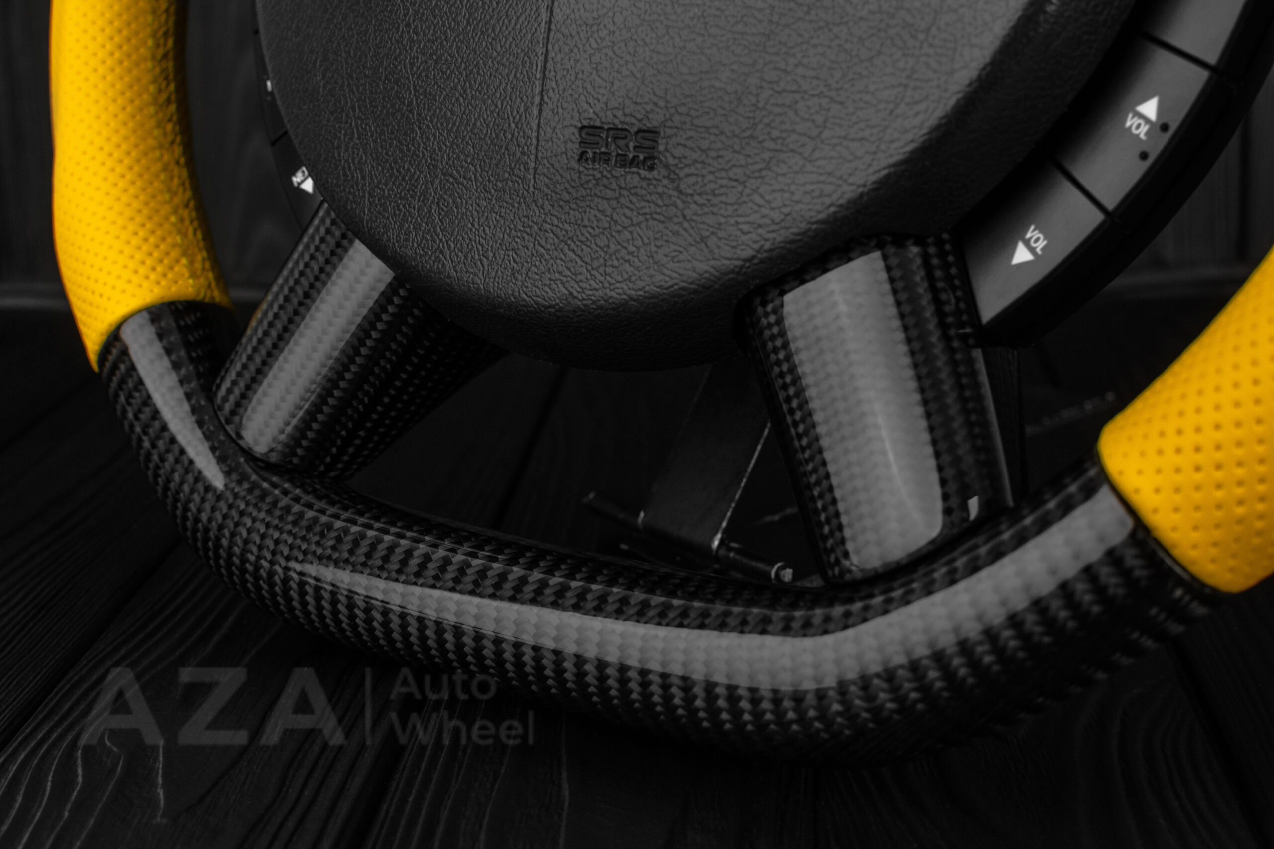 Steering wheel Pontiac GTO (2004 -2006) Carbon fiber/Perforated leather/Yellow stripe - Image 18