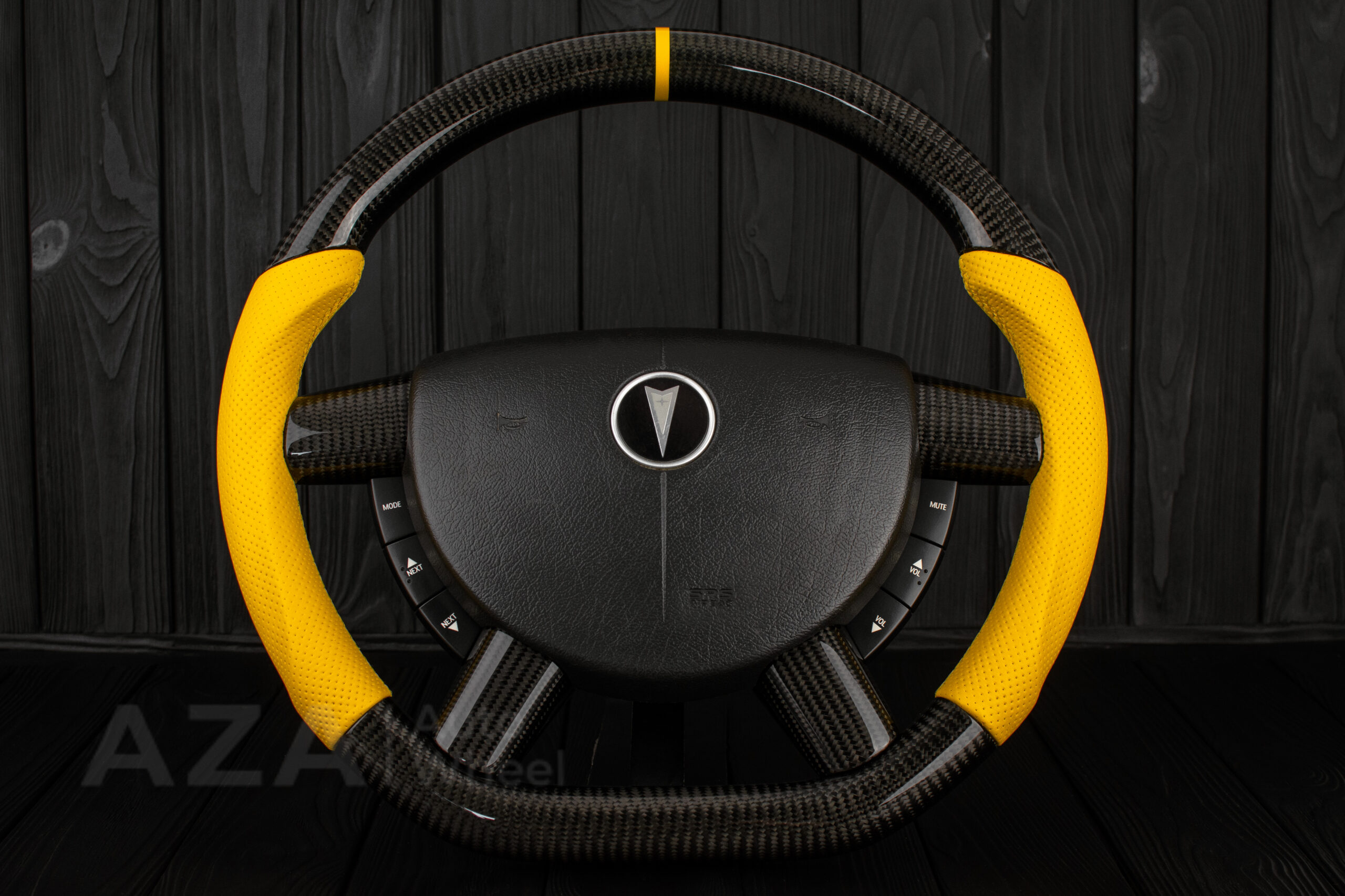 Steering wheel Pontiac GTO (2004 -2006) Carbon fiber/Perforated leather/Yellow stripe - Image 6