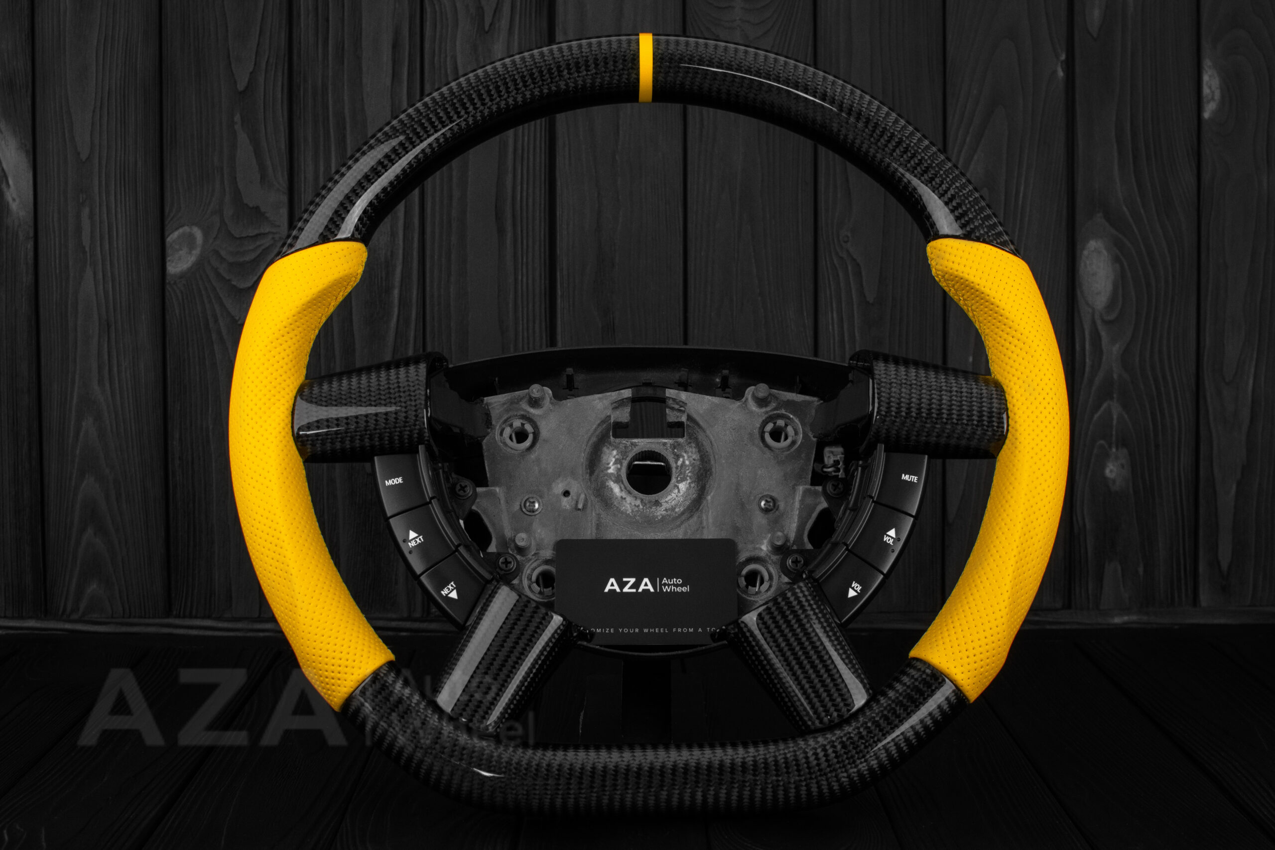 Steering wheel Pontiac GTO (2004 -2006) Carbon fiber/Perforated leather/Yellow stripe - Image 3