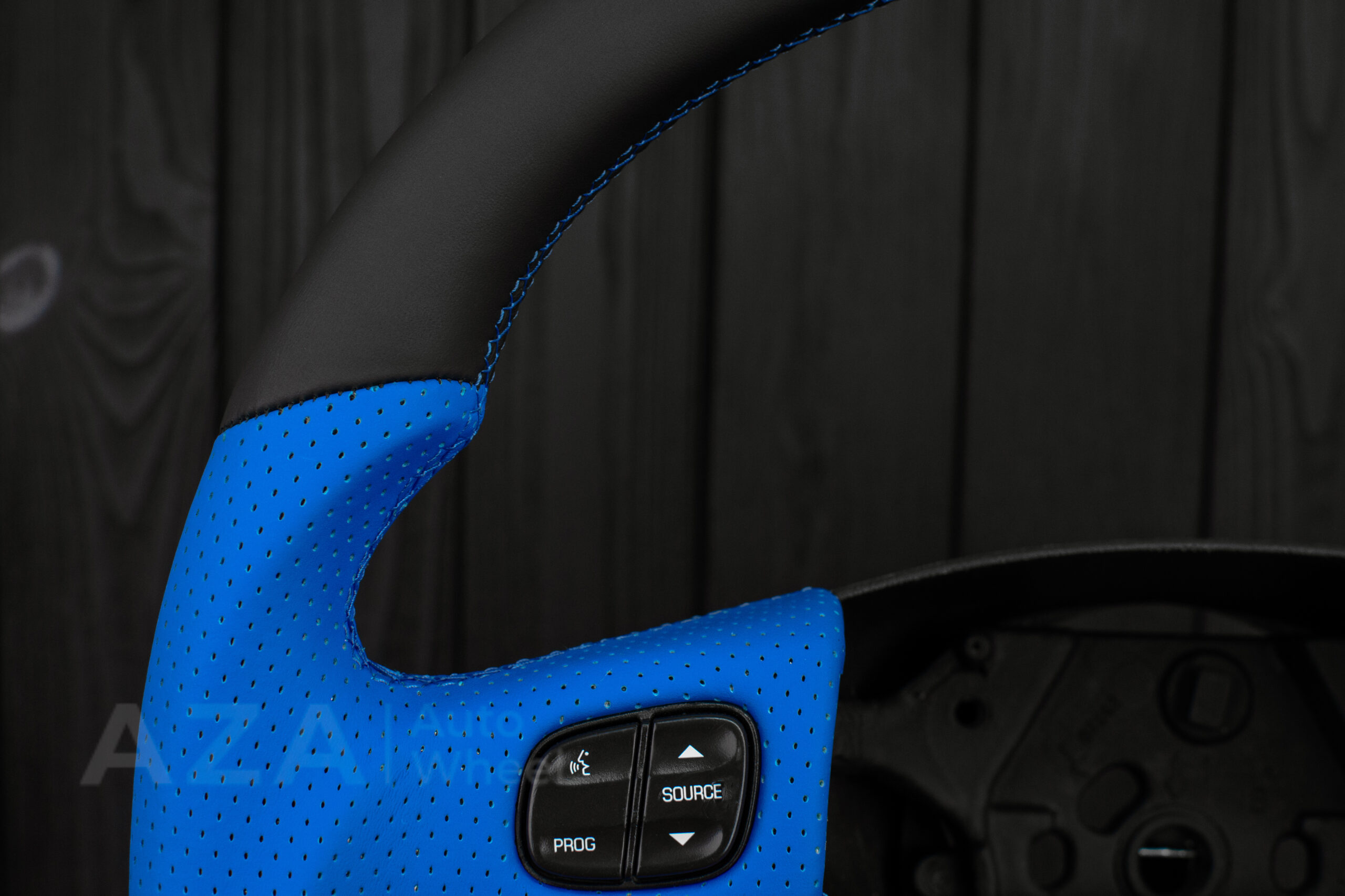 Steering wheel GM, Silverado, Sierra, Yukon, H2, Trailblazer (2003+) Napa/Perforated leather/Performance REV display - Image 15