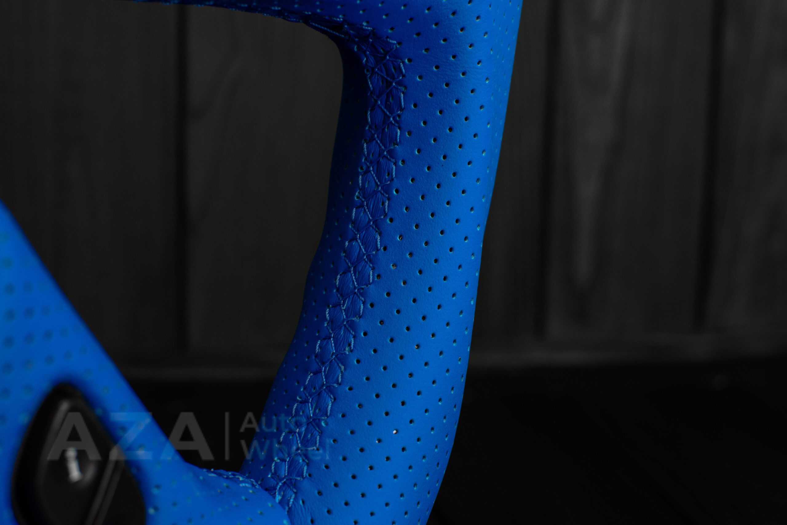 Steering wheel GM, Silverado, Sierra, Yukon, H2, Trailblazer (2003+) Napa/Perforated leather/Performance REV display - Image 11