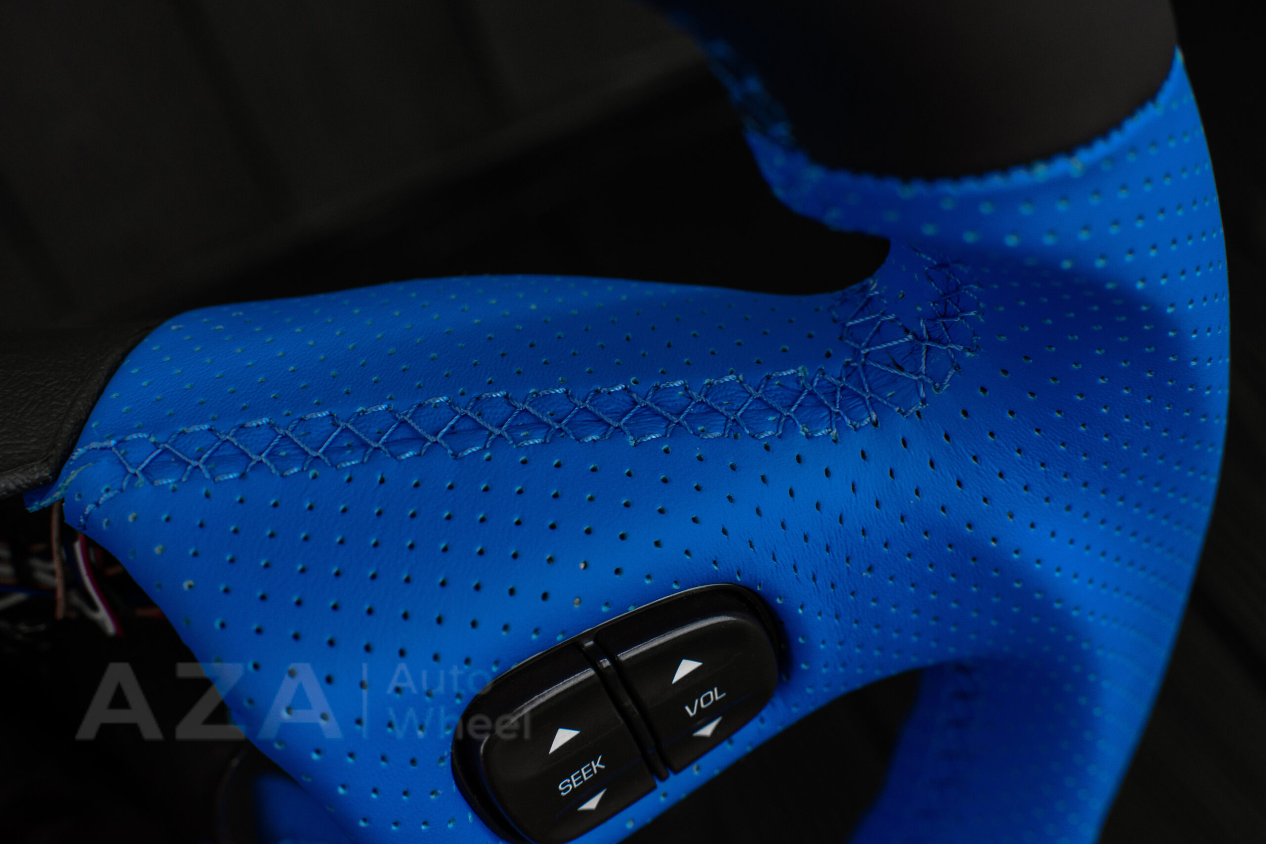Steering wheel GM, Silverado, Sierra, Yukon, H2, Trailblazer (2003+) Napa/Perforated leather/Performance REV display - Image 25