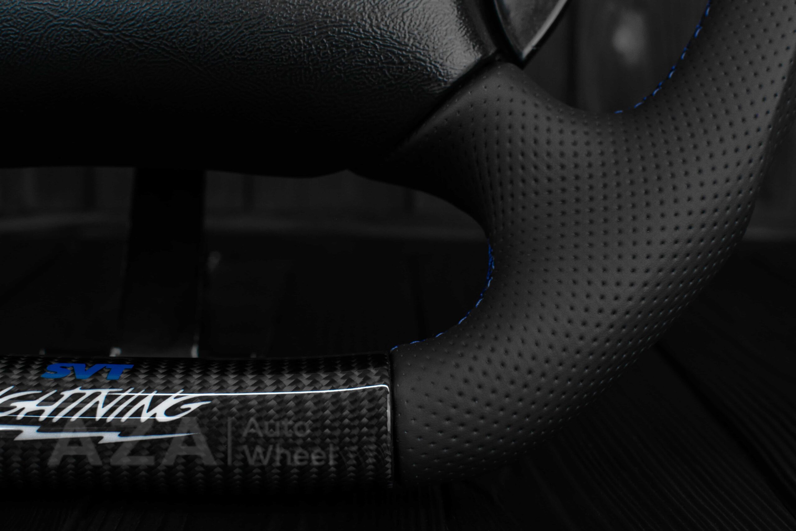 Steering wheel Ford F150 Lightning SVT/Ranger/Explorer 99-2004 Carbon Fiber/Perforated leather/Rev LED - Image 14