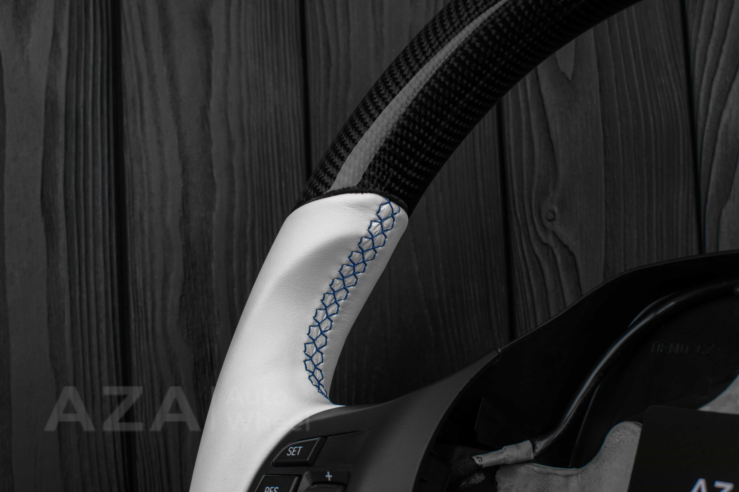 Steering wheel BMW i3 Carbon Fiber/White Napa/Light Blue stipe - Image 11