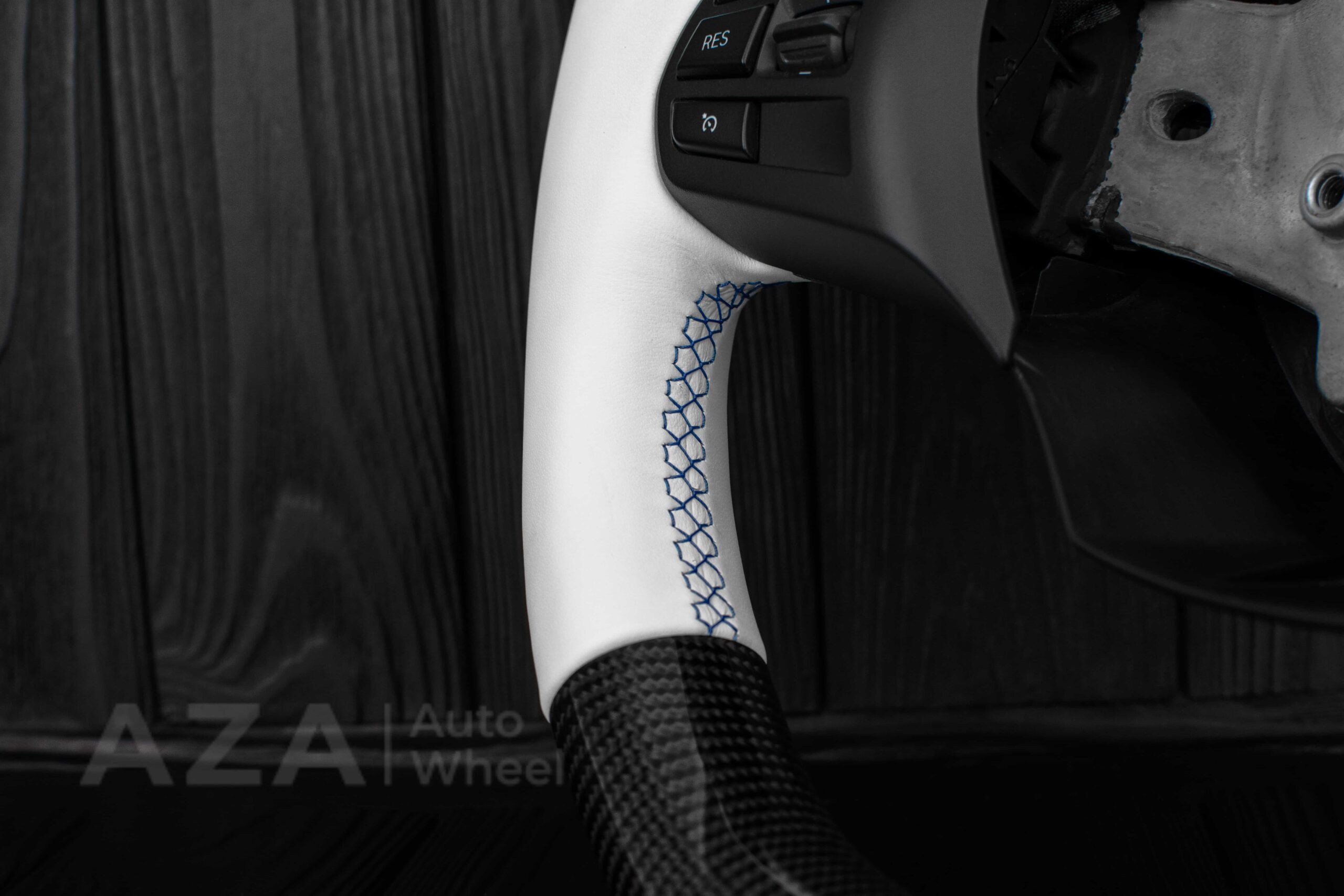 Steering wheel BMW i3 Carbon Fiber/White Napa/Light Blue stipe - Image 10