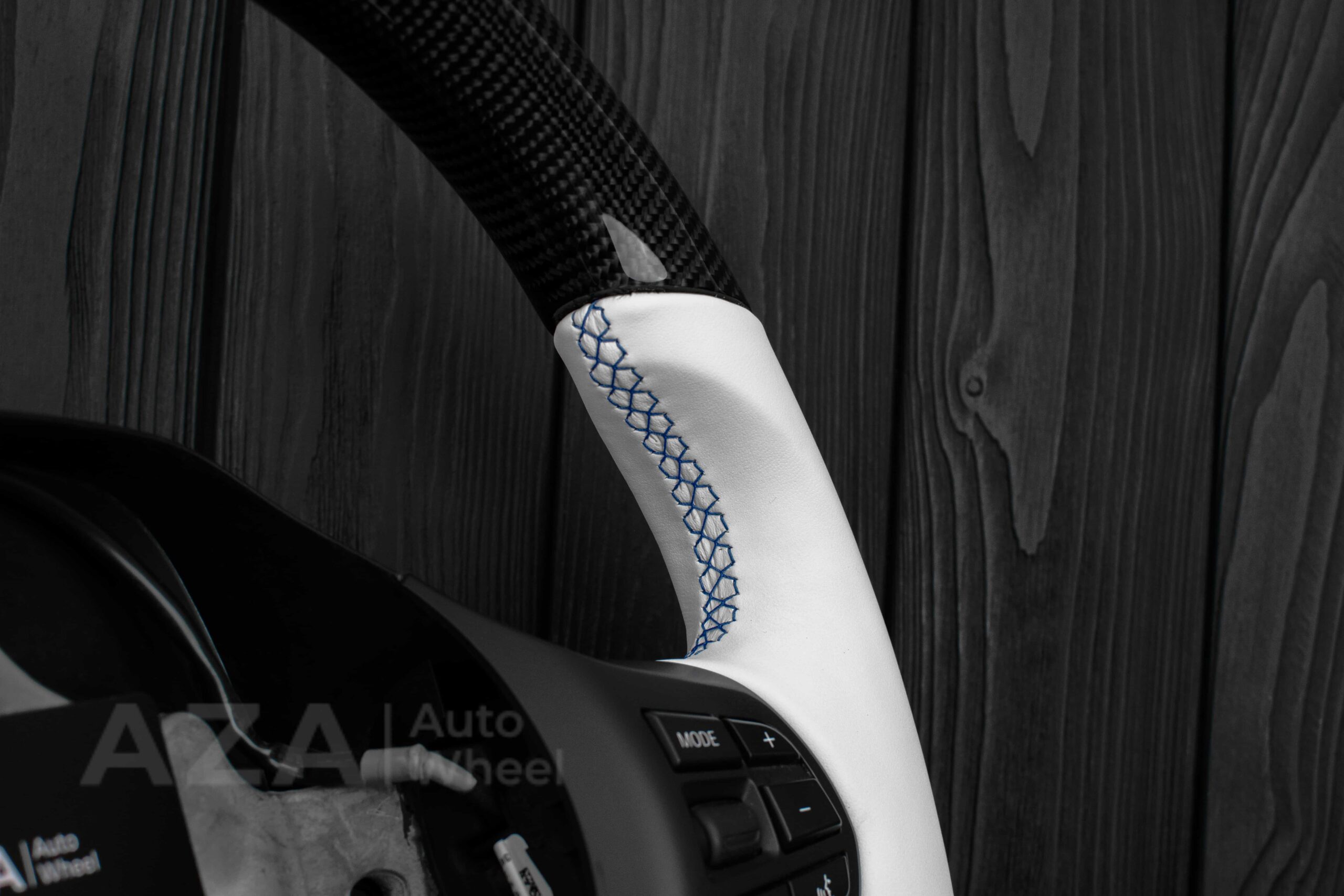 Steering wheel BMW i3 Carbon Fiber/White Napa/Light Blue stipe - Image 8