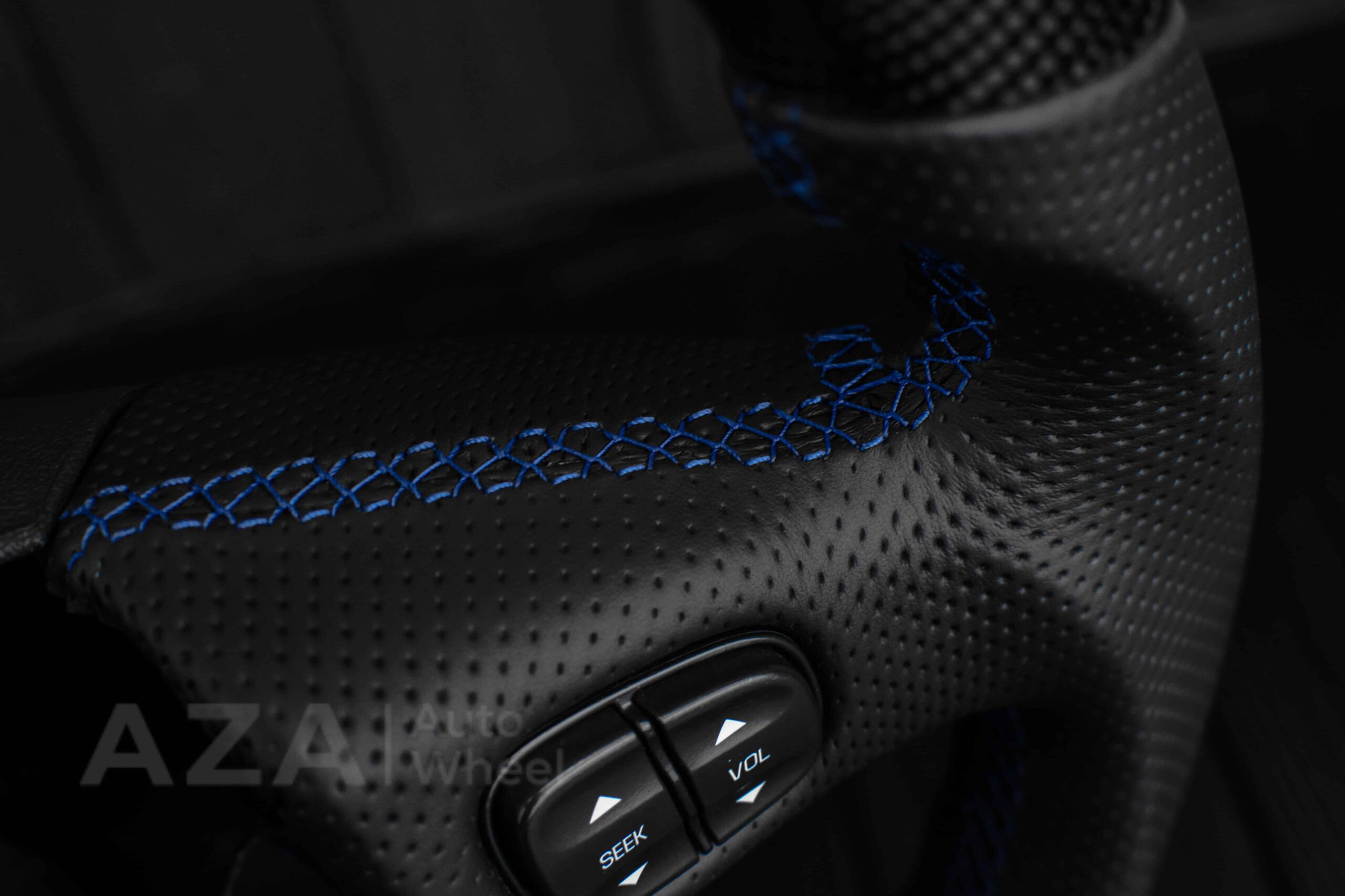 Steering wheel GM, Silverado, Sierra, Yukon, H2, Trailblazer (2003+) Carbon fiber/Perforated leather/Blue details - Image 9