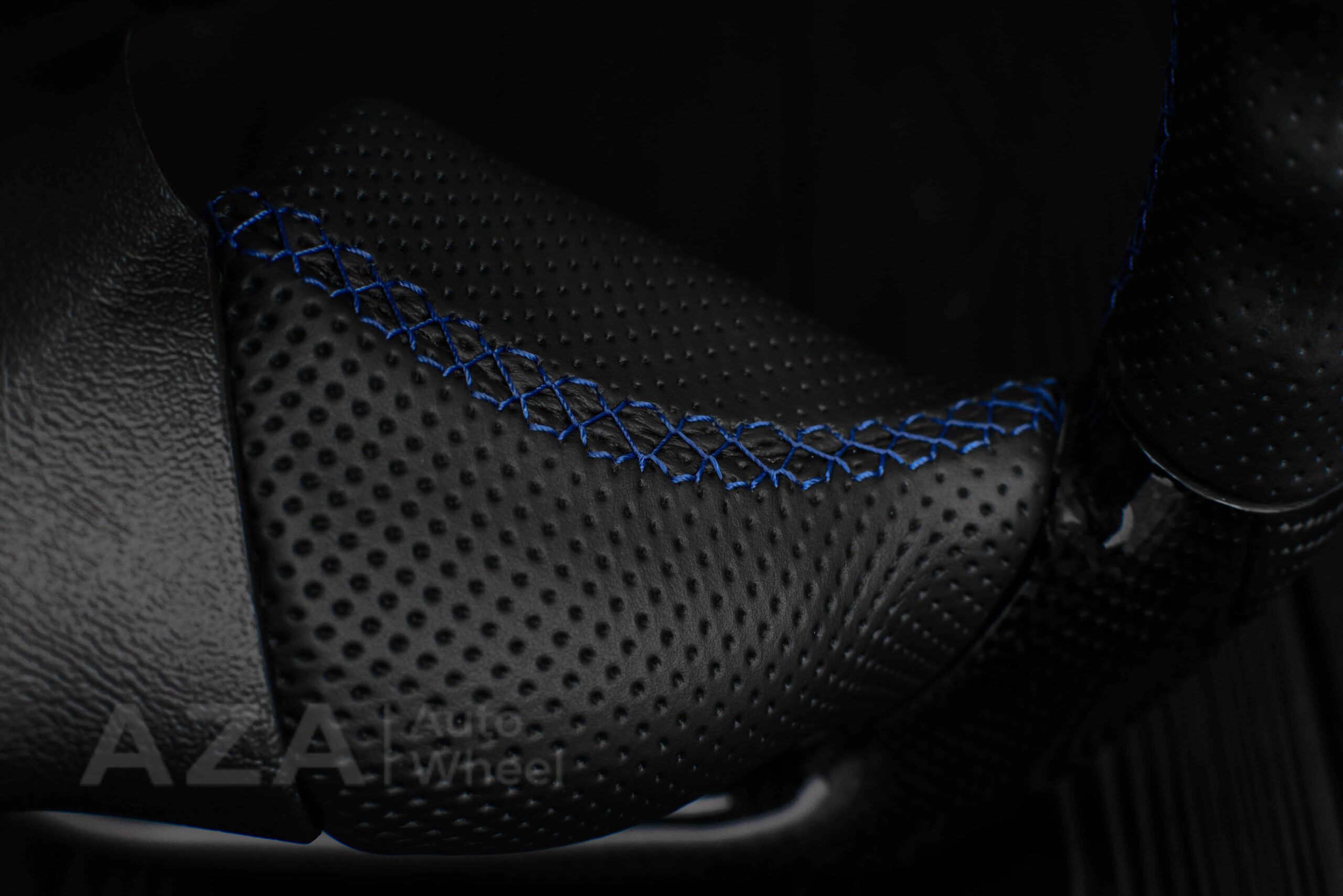 Steering wheel GM, Silverado, Sierra, Yukon, H2, Trailblazer (2003+) Carbon fiber/Perforated leather/Blue details - Image 8