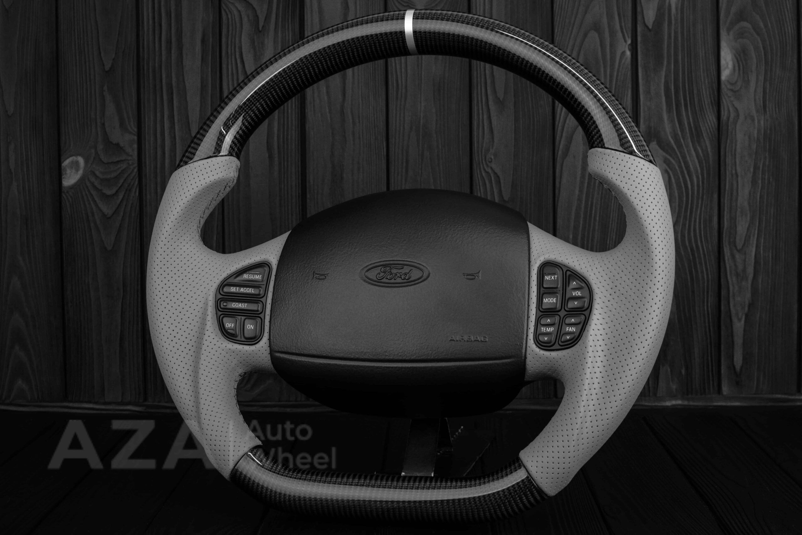 Steering wheel Ford Excursion F250/F350 Carbon Fiber/Perforated leather/Silver stripe - Image 3