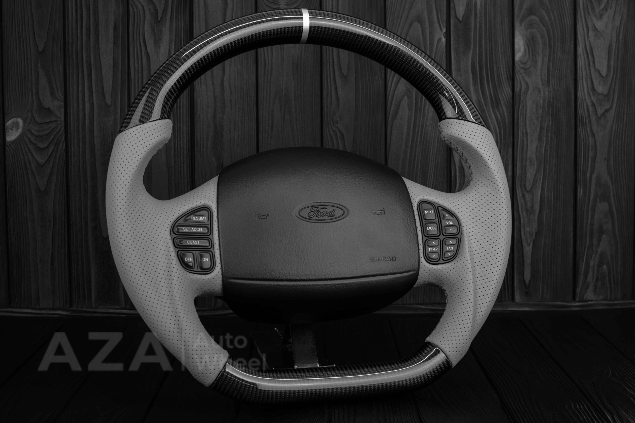 Steering wheel Ford Excursion F250/F350 Carbon Fiber/Perforated leather/Silver stripe - Image 4