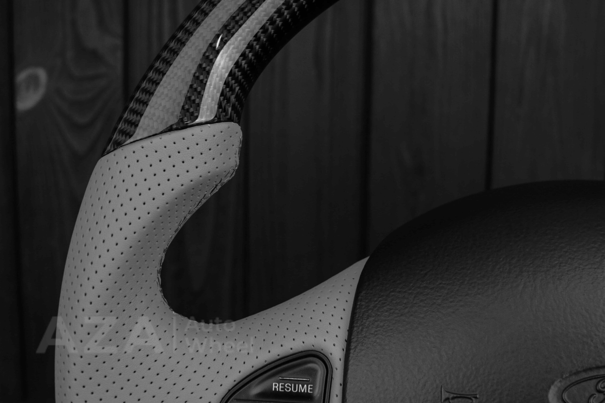 Steering wheel Ford Excursion F250/F350 Carbon Fiber/Perforated leather/Silver stripe - Image 8
