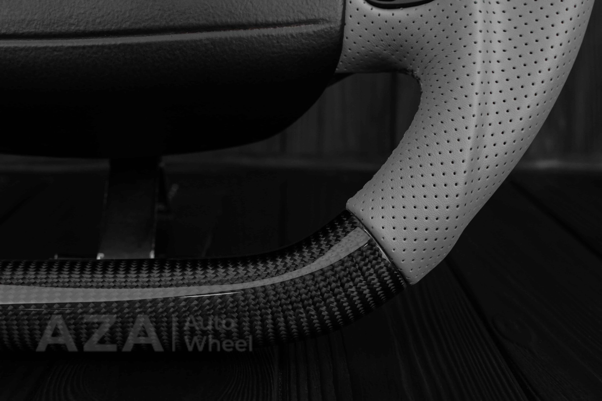 Steering wheel Ford Excursion F250/F350 Carbon Fiber/Perforated leather/Silver stripe - Image 10