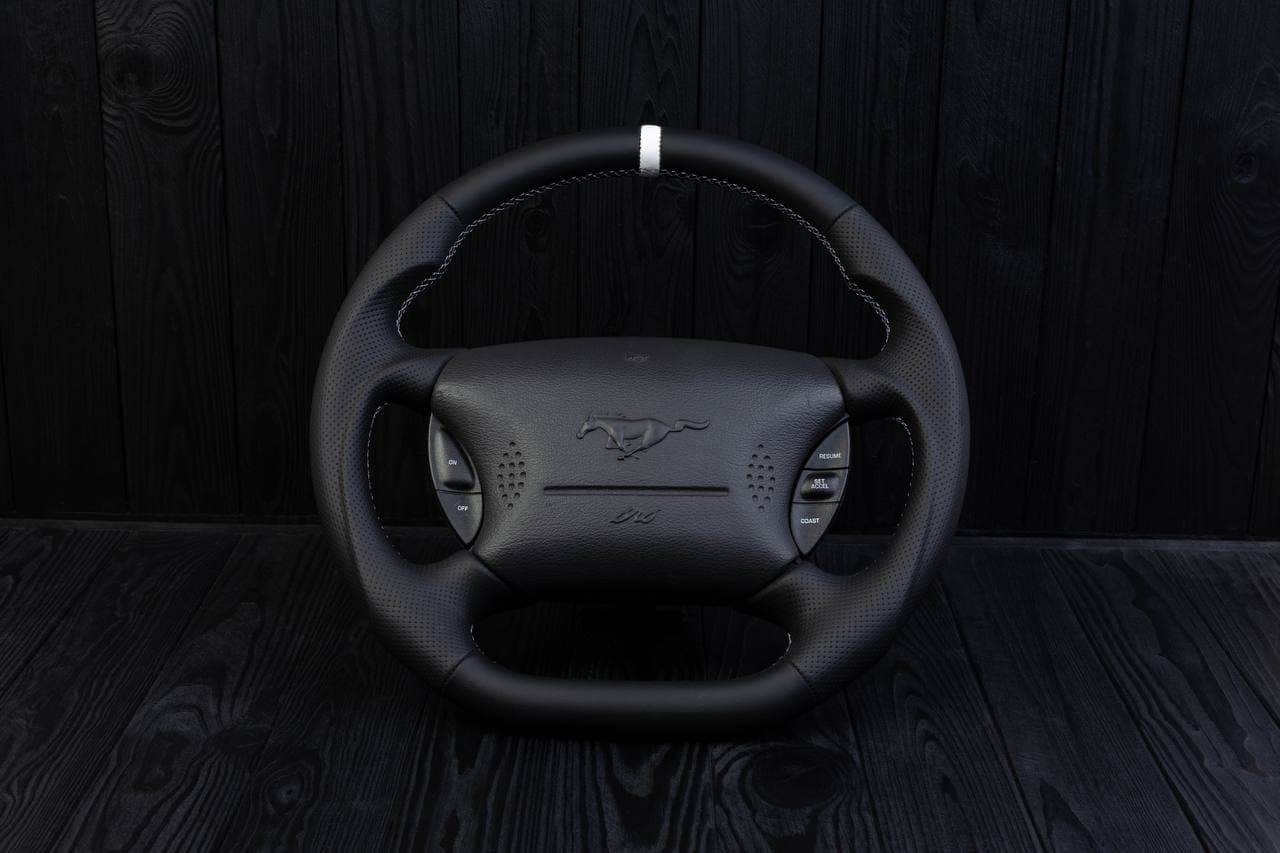 Steering wheel Ford Mustang GT Cobra Napa/Perforated leather/White stripe