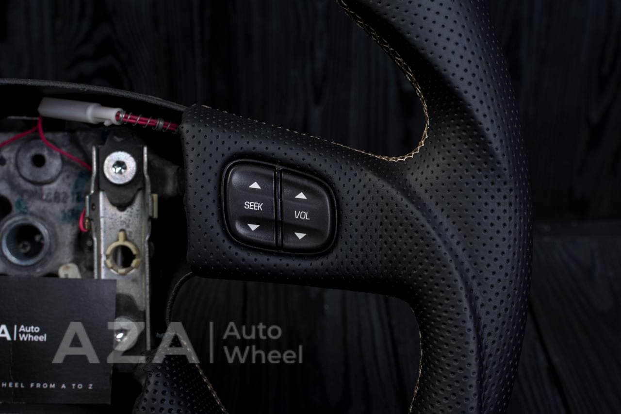 Steering wheel GM, Silverado, Sierra, Yukon, H2, Trailblazer (2003+) Carbon fiber/Perforated leather - Image 10