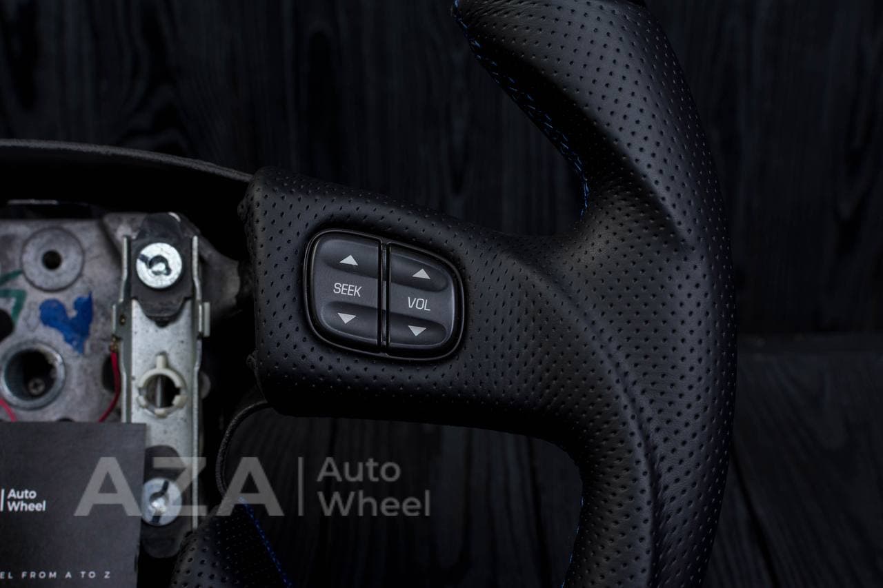Steering wheel GM, Silverado, Sierra, Yukon, H2, Trailblazer (2003+) Carbon fiber/Perforated leather/Blue stripe - Image 10