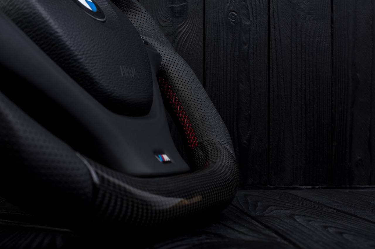 Steering wheel BMW X5/X6 Carbon fiber/Perforated leather/Red stripe - Image 4