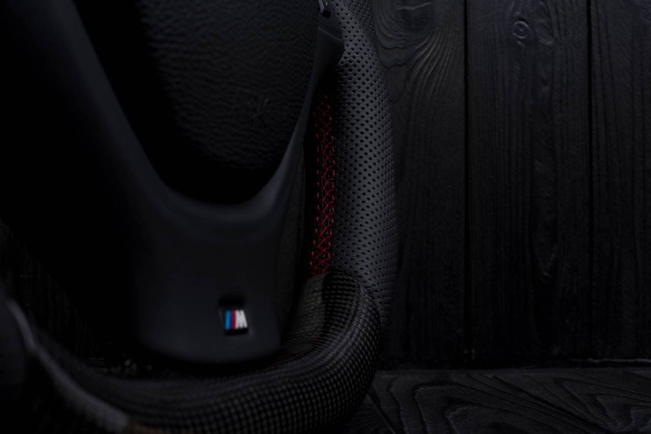 Steering wheel BMW X5/X6 Carbon fiber/Perforated leather/Red stripe - Image 3