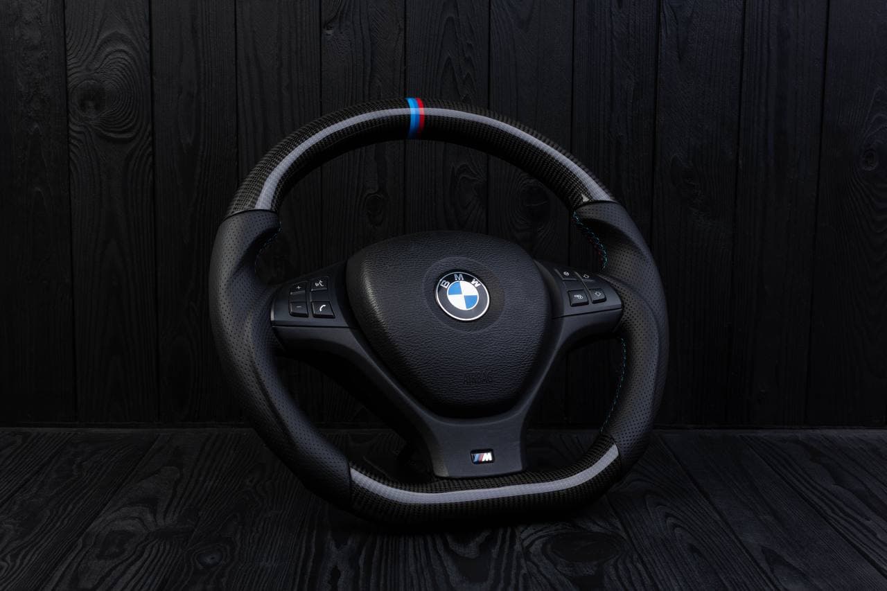 Steering wheel BMW X5/X6 Carbon fiber/Perforated leather/M stripe - Image 2
