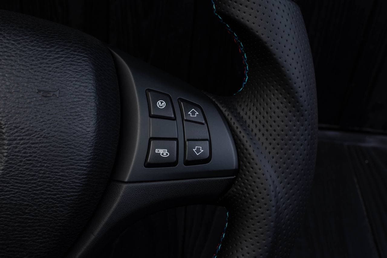 Steering wheel BMW X5/X6 Carbon fiber/Perforated leather/M stripe - Image 6