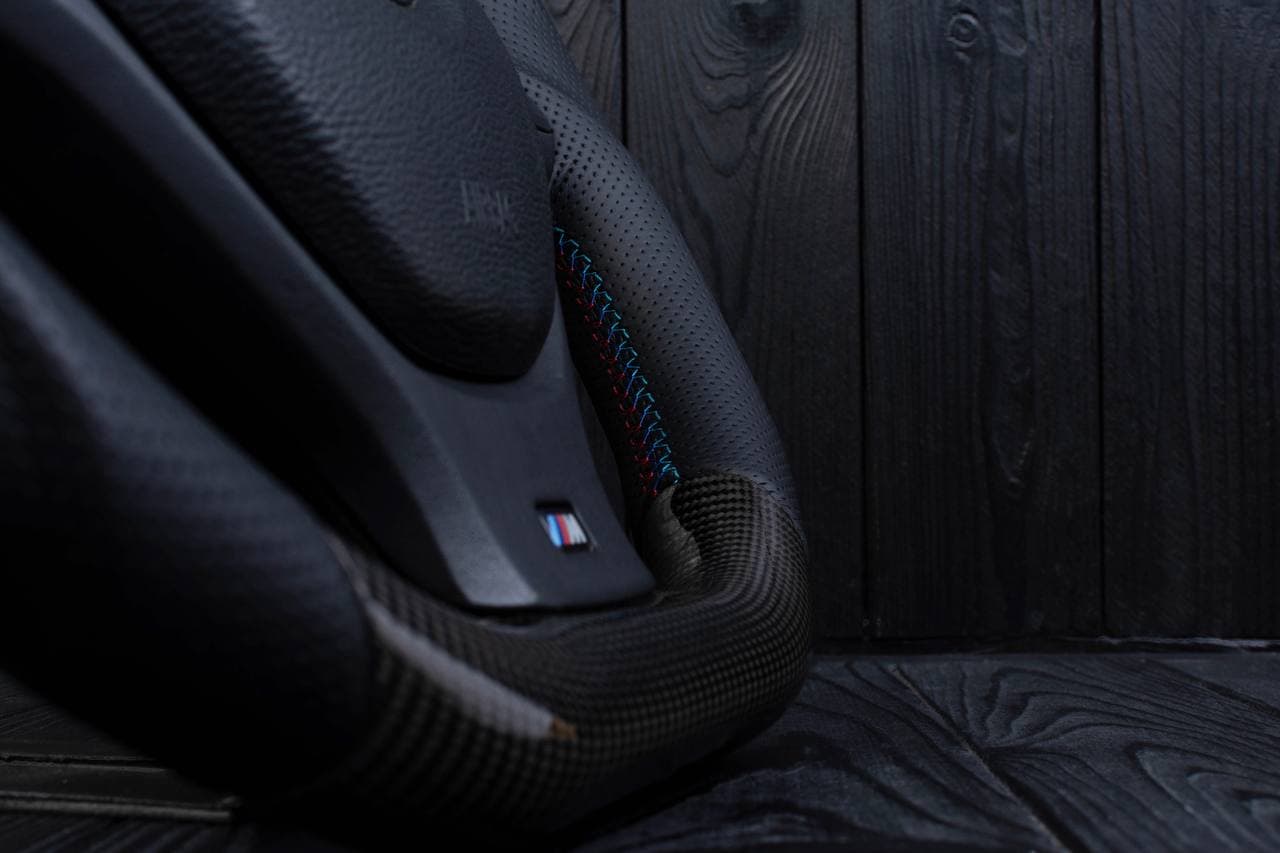 Steering wheel BMW X5/X6 Carbon fiber/Perforated leather/M stripe - Image 4