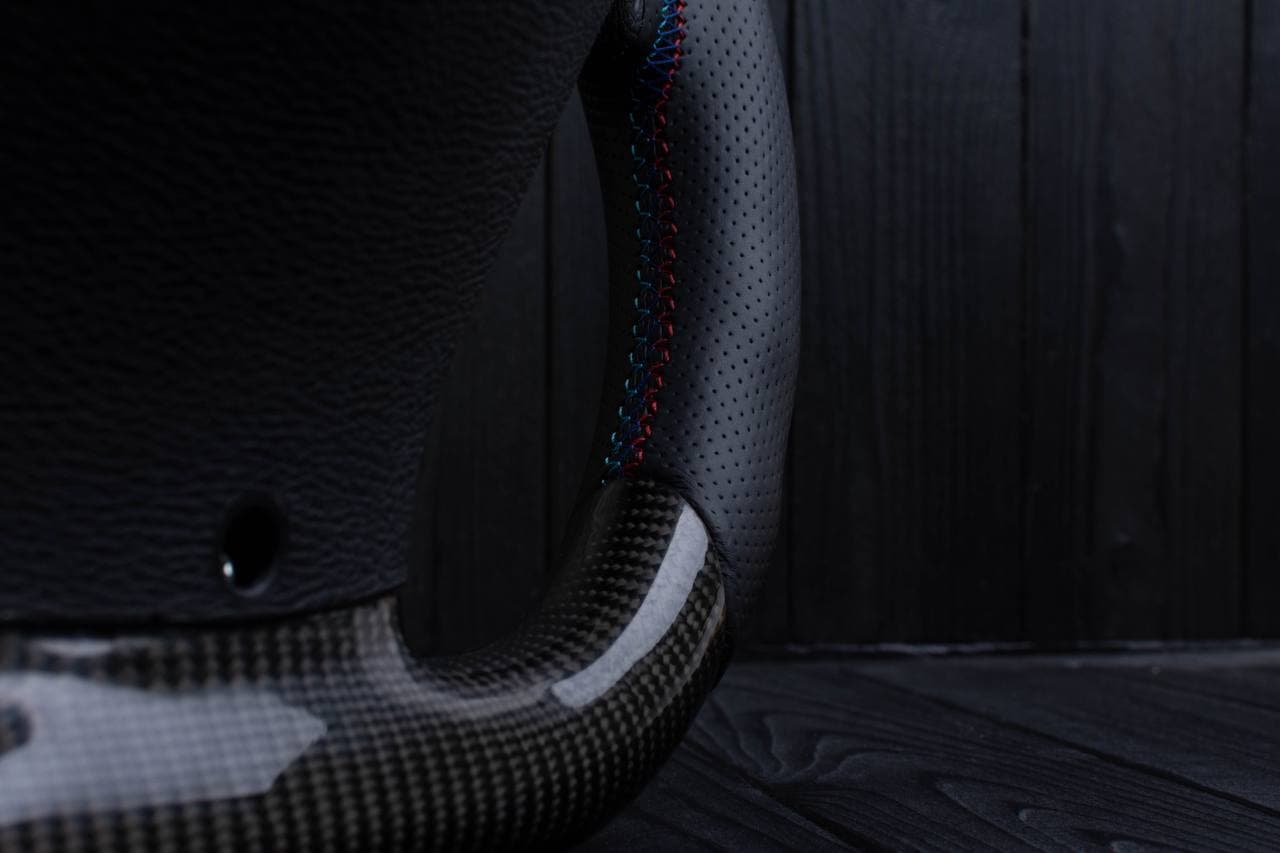 Steering wheel BMW X5/X6 Carbon fiber/Perforated leather/M stripe - Image 3