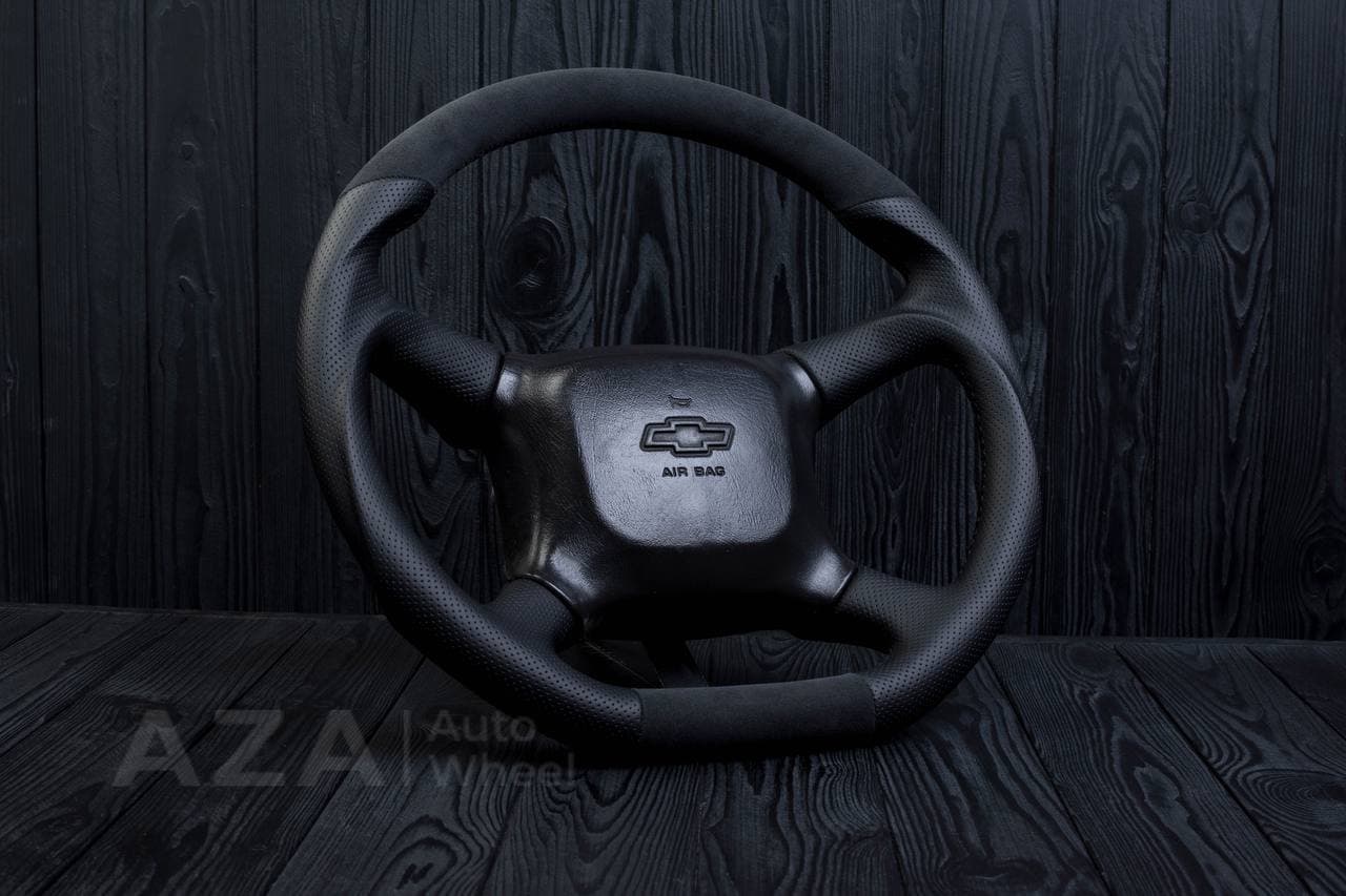Steering wheel 98-2002 GM Silverado, Sierra, Escalade , Yukon, S10, Blazer, Tahoe, Suburban Alcantara/Perforated leather - Image 3