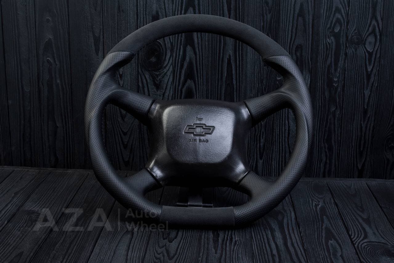 Steering wheel 98-2002 GM Silverado, Sierra, Escalade , Yukon, S10, Blazer, Tahoe, Suburban Alcantara/Perforated leather - Image 2