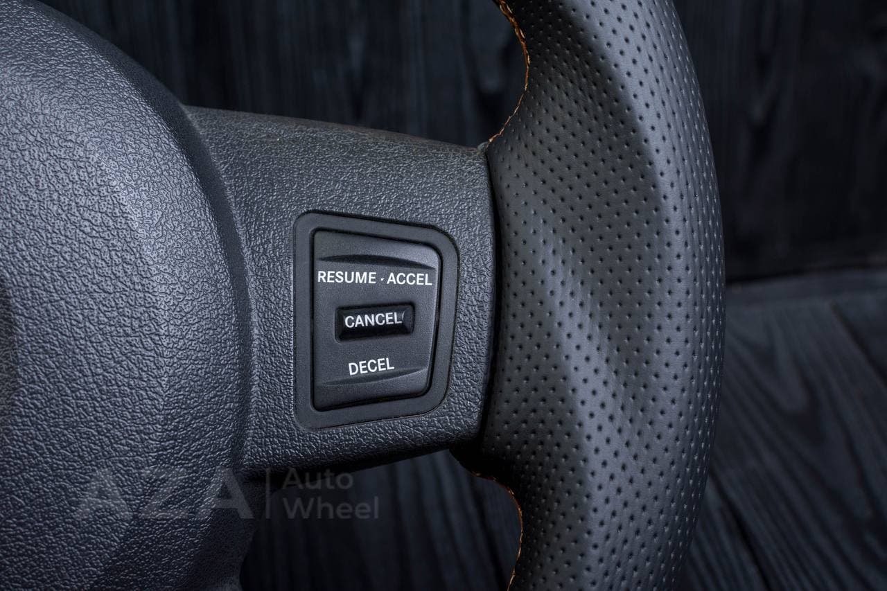 Steering wheel 2005-2010 Jeep Grand Cherokee SRT-8 Napa/Perforated leather/Yellow stripe - Image 10