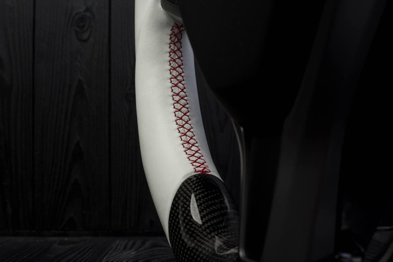 Steering wheel Tesla Model S/X Flat top Carbon fiber/Perforated leather/White stripe - Image 7
